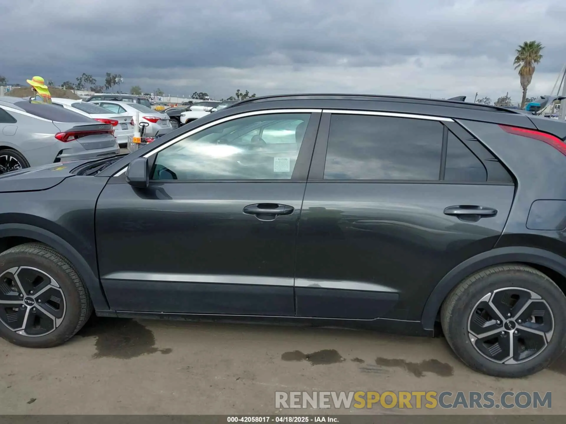 14 Photograph of a damaged car KNDCP3LE4P5084838 KIA NIRO 2023