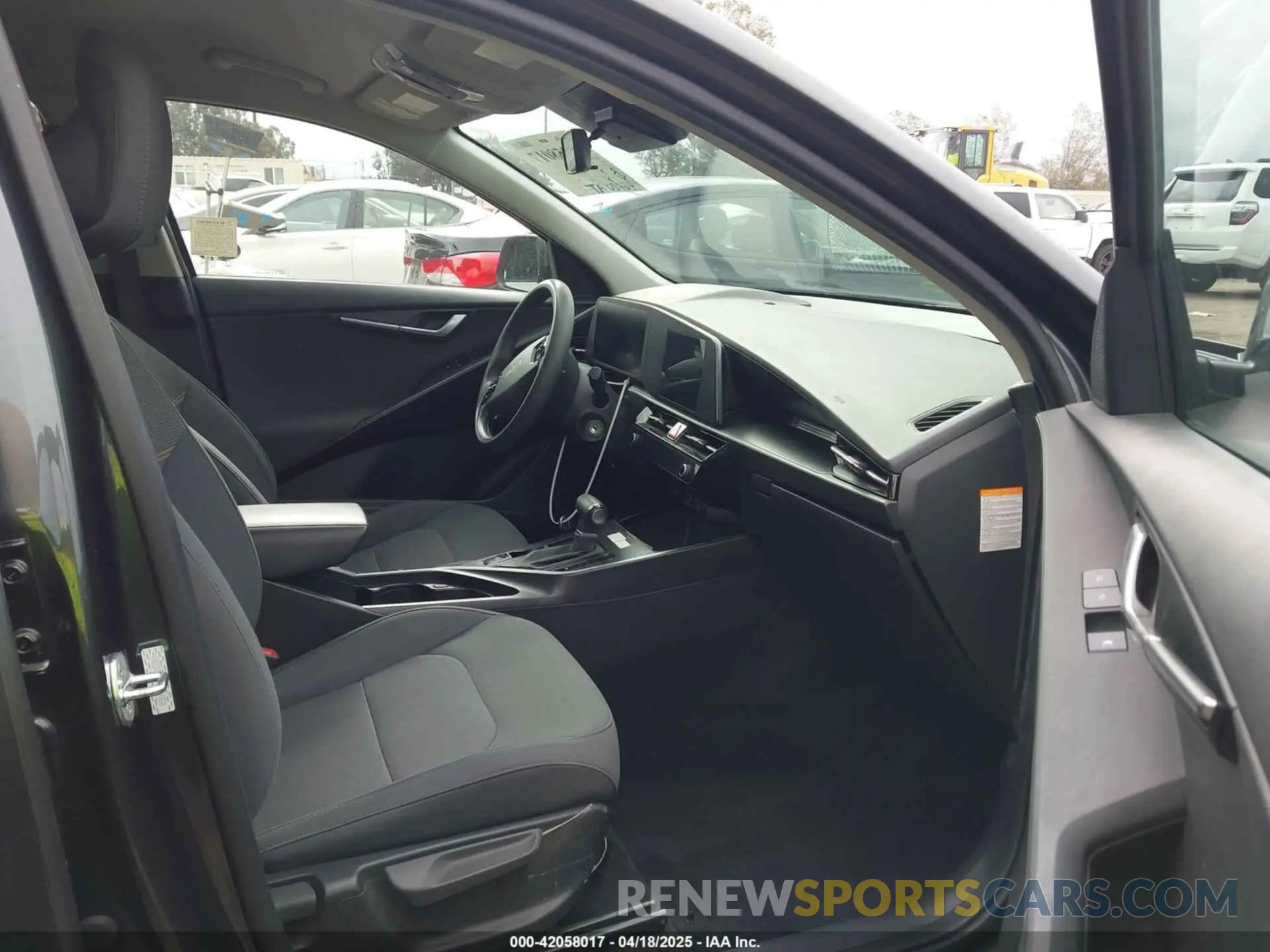 5 Photograph of a damaged car KNDCP3LE4P5084838 KIA NIRO 2023