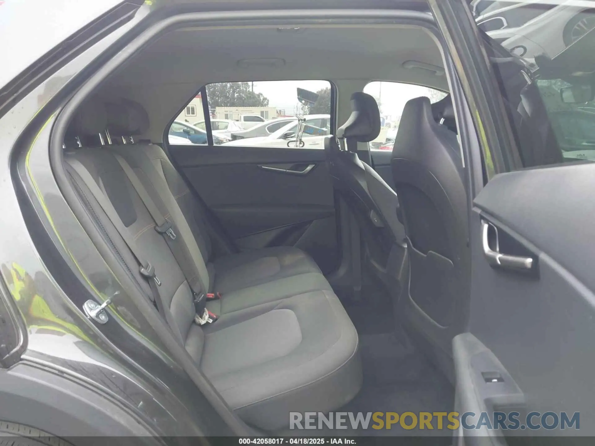 8 Photograph of a damaged car KNDCP3LE4P5084838 KIA NIRO 2023