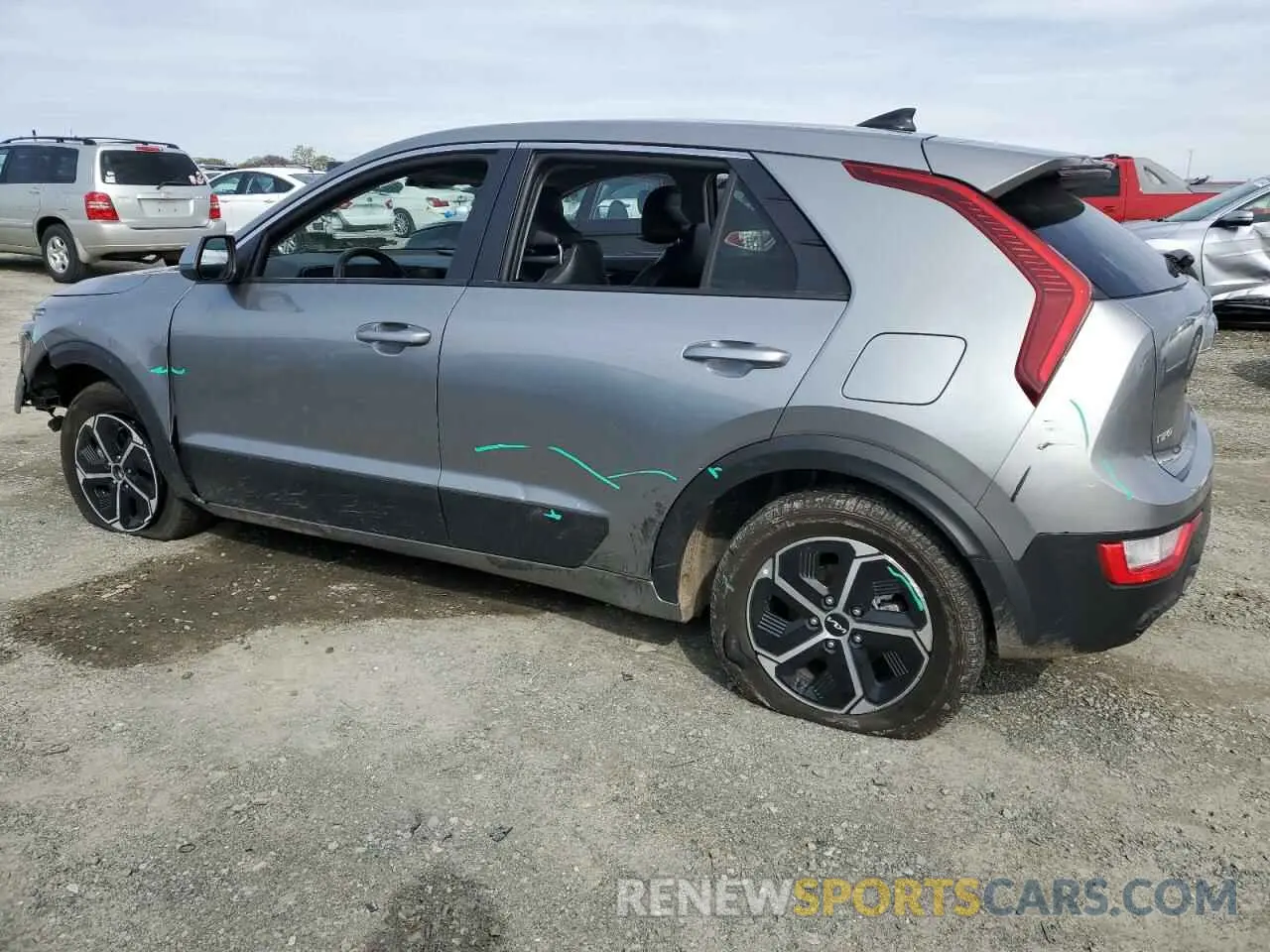 2 Photograph of a damaged car KNDCP3LE6P5081925 KIA NIRO 2023