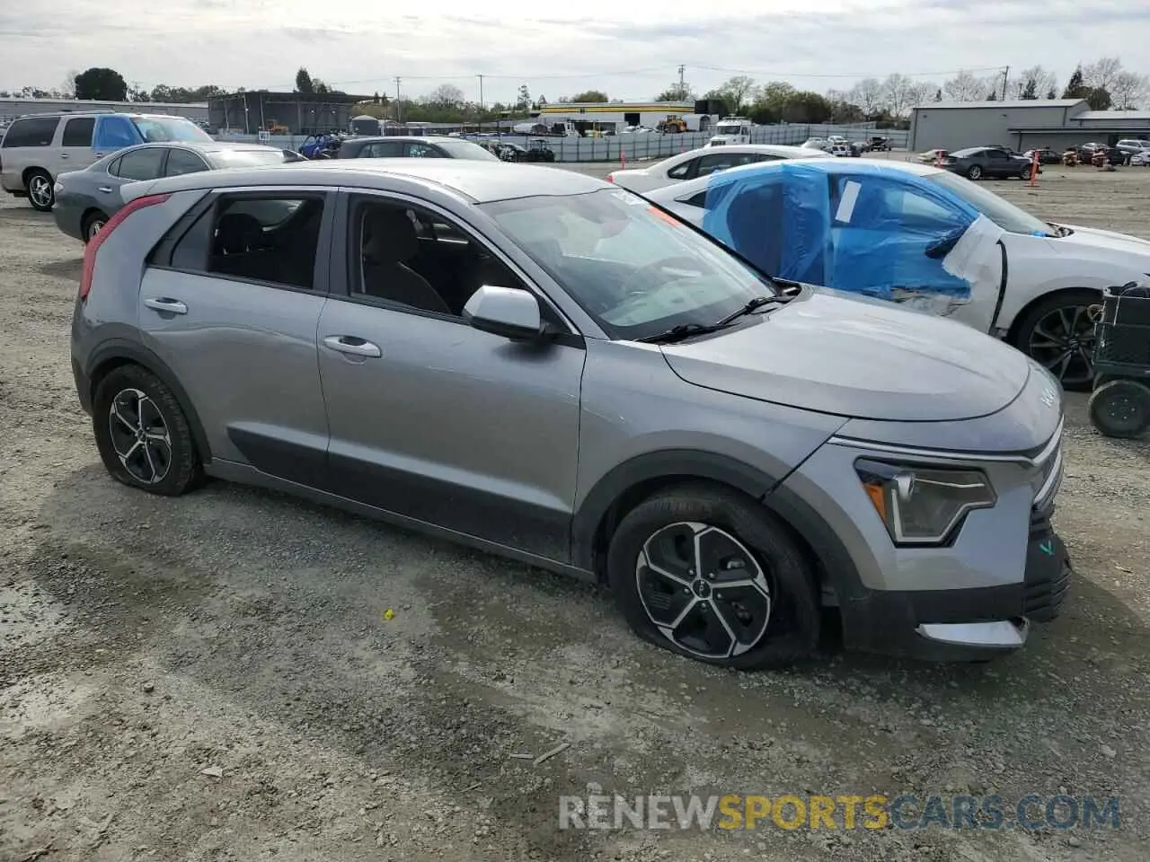 4 Photograph of a damaged car KNDCP3LE6P5081925 KIA NIRO 2023