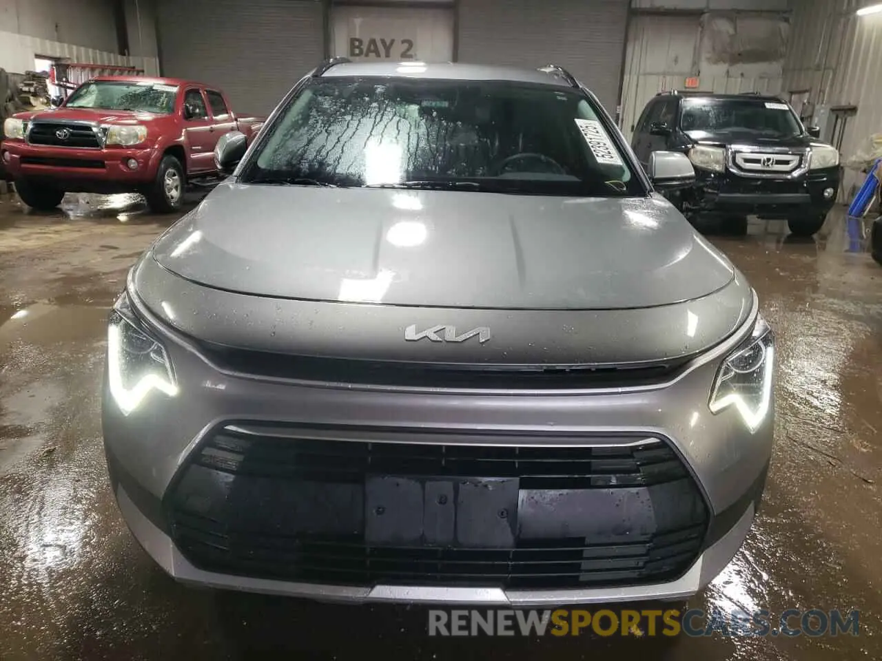 5 Photograph of a damaged car KNDCP3LE6P5086929 KIA NIRO 2023