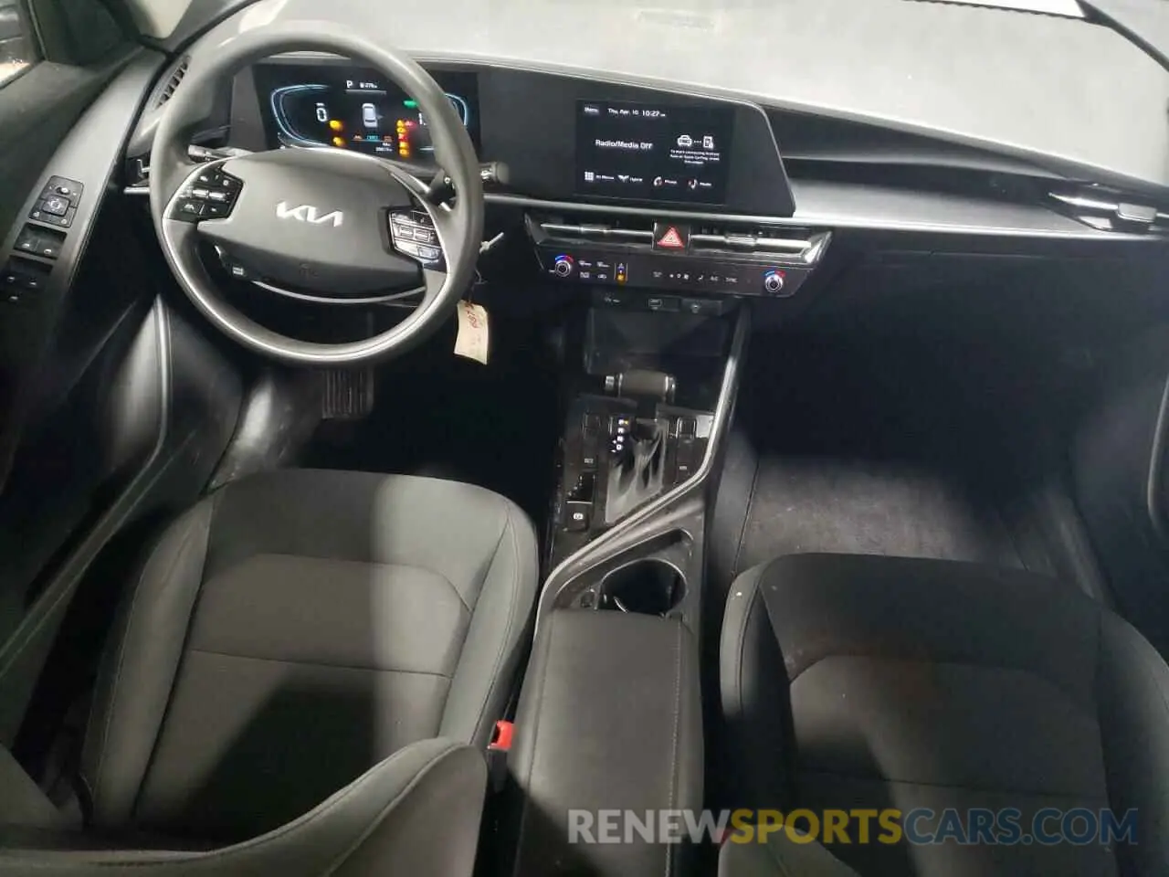 8 Photograph of a damaged car KNDCP3LE6P5086929 KIA NIRO 2023