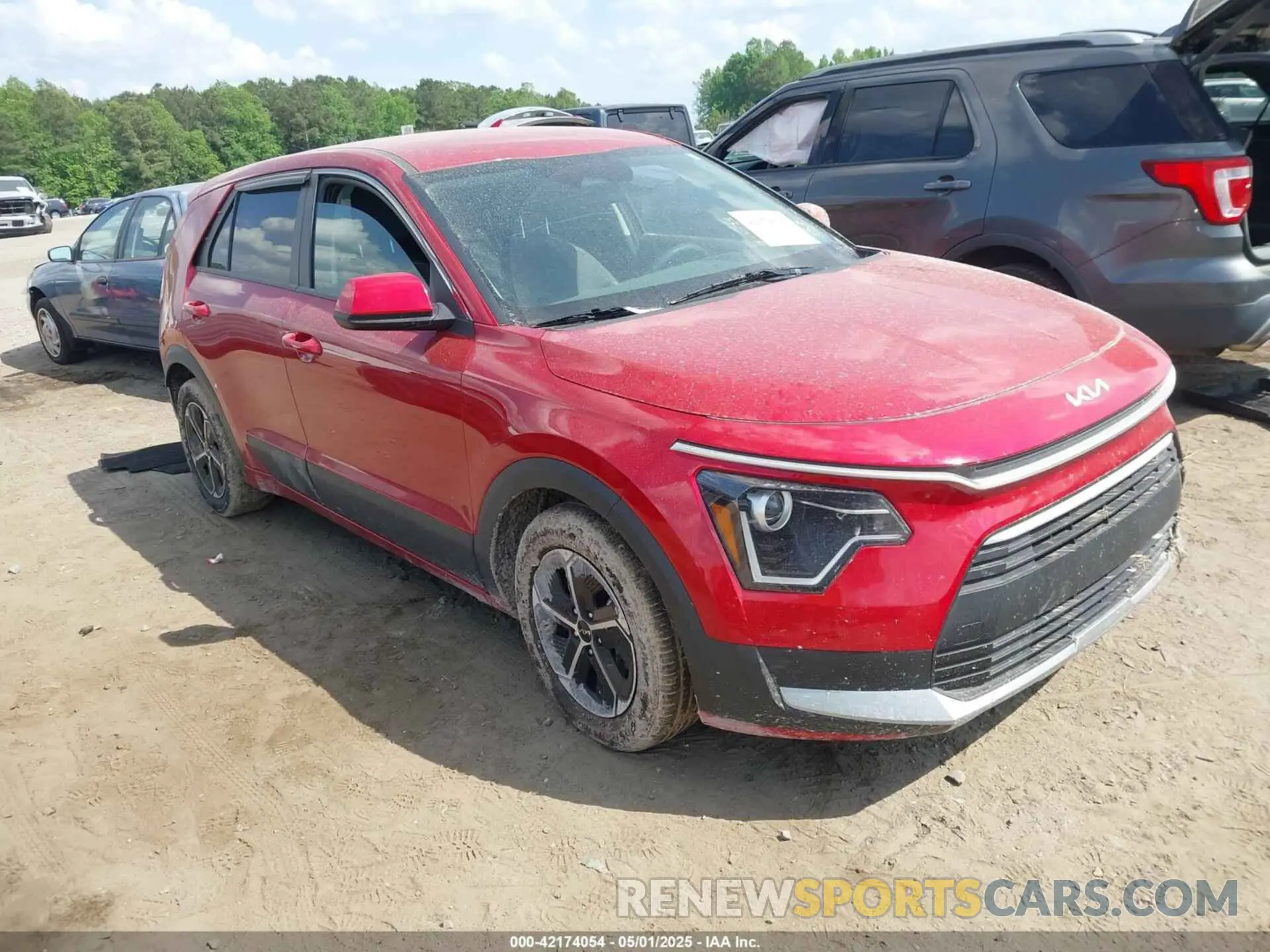 1 Photograph of a damaged car KNDCP3LE6P5094092 KIA NIRO 2023