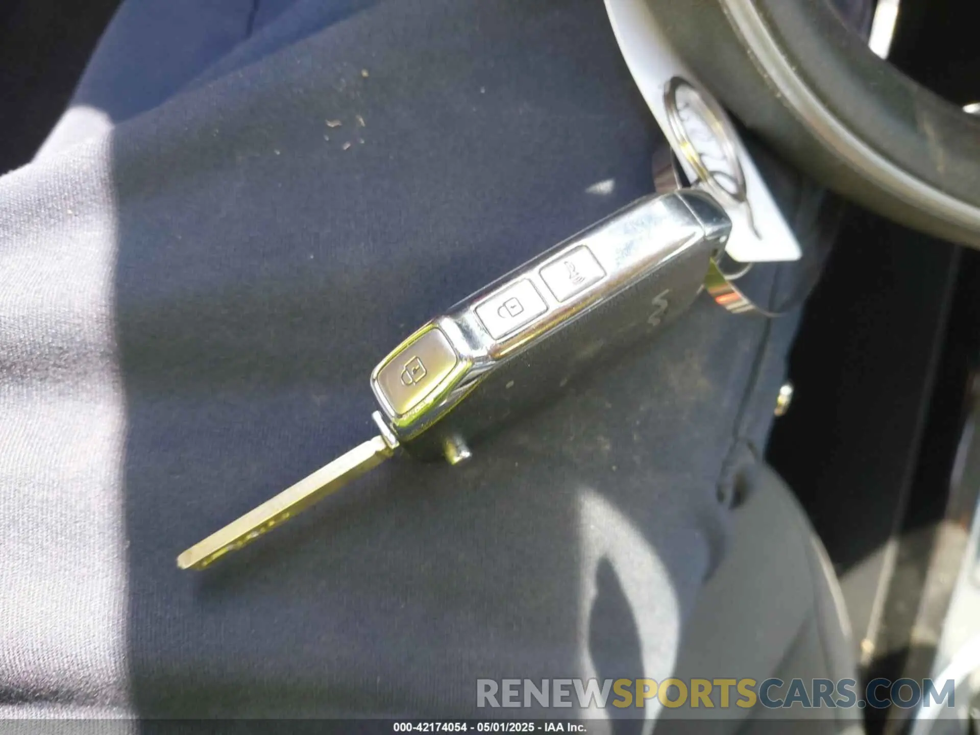 11 Photograph of a damaged car KNDCP3LE6P5094092 KIA NIRO 2023