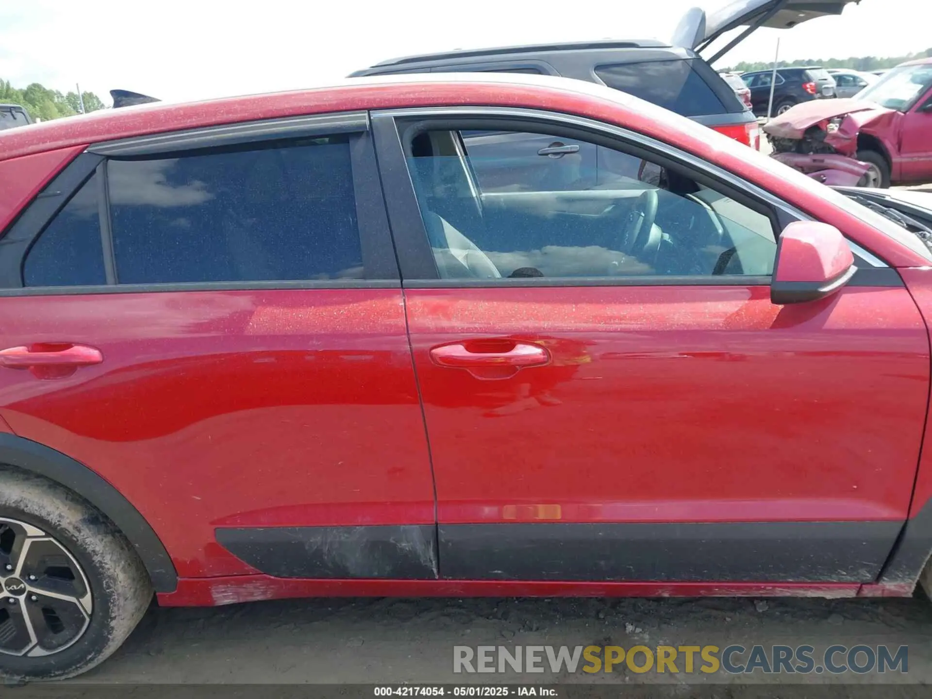 13 Photograph of a damaged car KNDCP3LE6P5094092 KIA NIRO 2023
