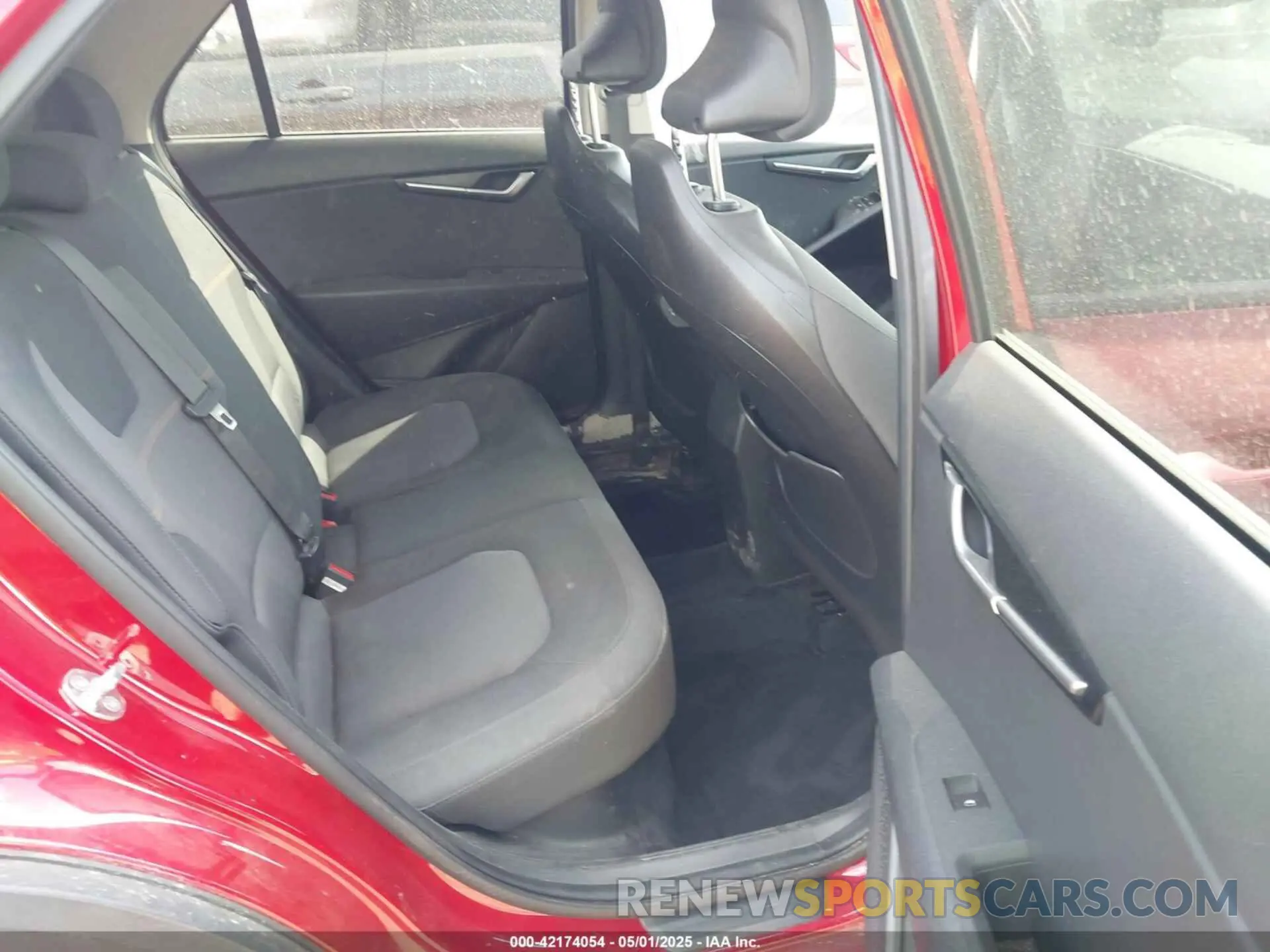 8 Photograph of a damaged car KNDCP3LE6P5094092 KIA NIRO 2023