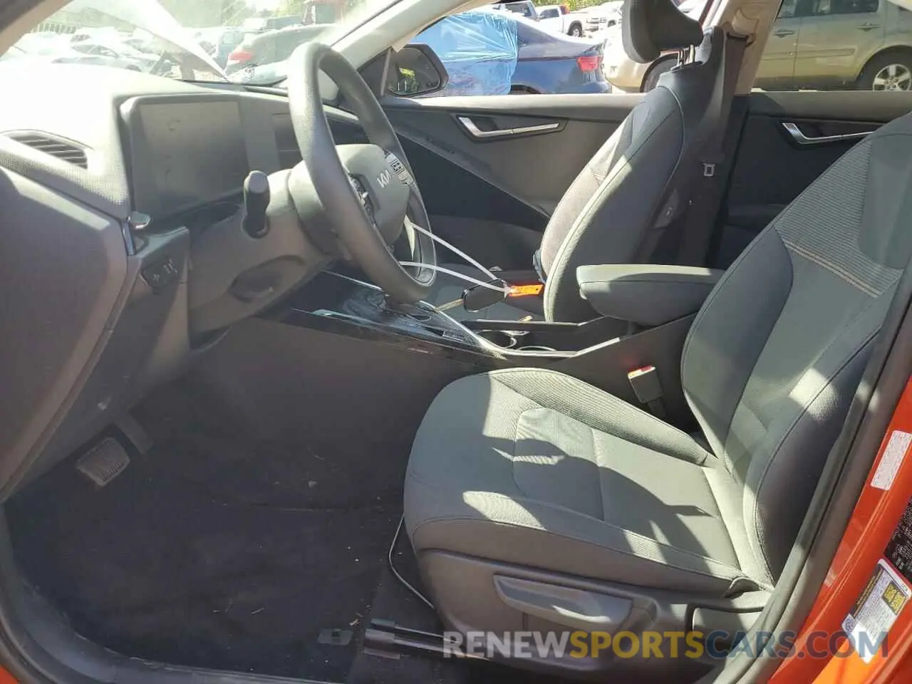 7 Photograph of a damaged car KNDCP3LE7P5117766 KIA NIRO 2023