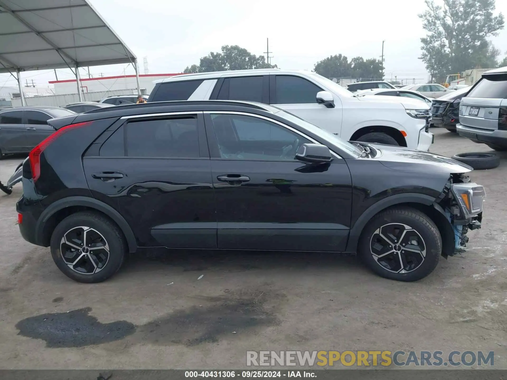 14 Photograph of a damaged car KNDCR3LE0P5059204 KIA NIRO 2023