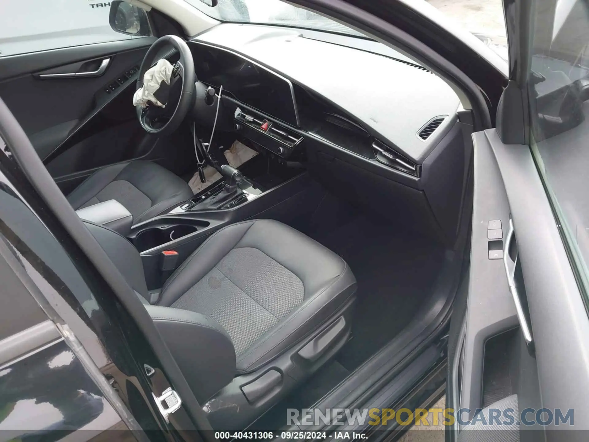 5 Photograph of a damaged car KNDCR3LE0P5059204 KIA NIRO 2023