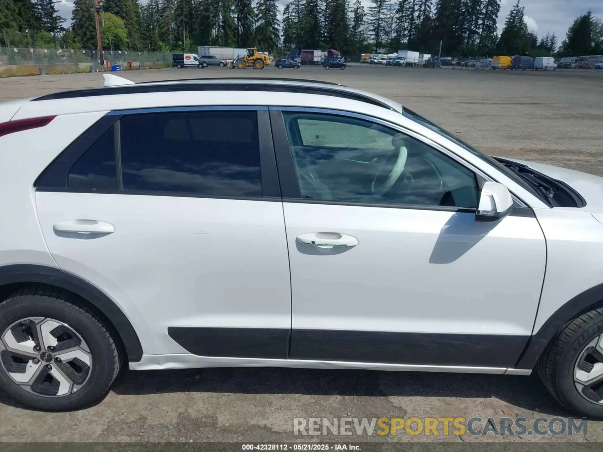 13 Photograph of a damaged car KNDCR3LE1P5084273 KIA NIRO 2023