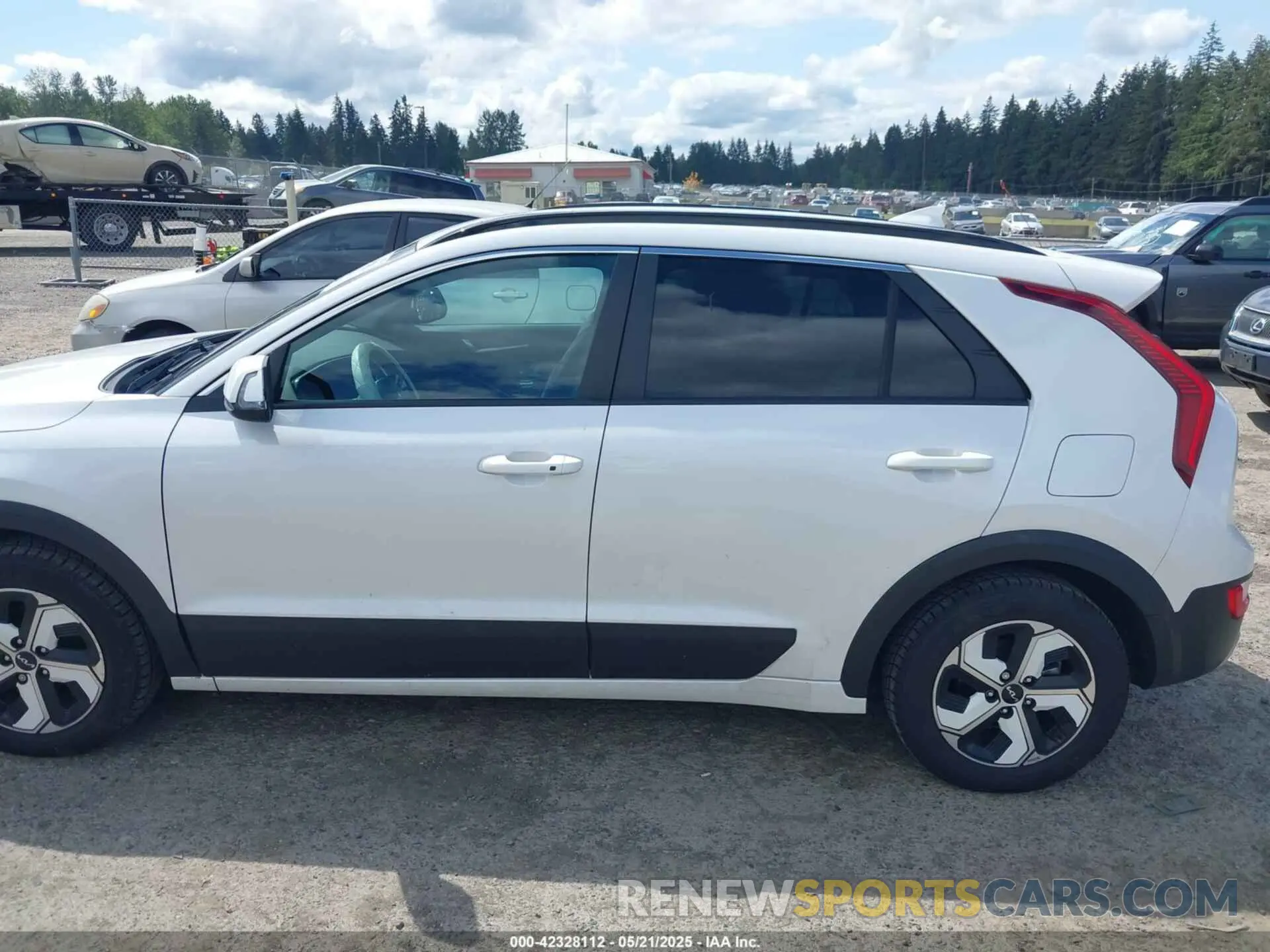 14 Photograph of a damaged car KNDCR3LE1P5084273 KIA NIRO 2023