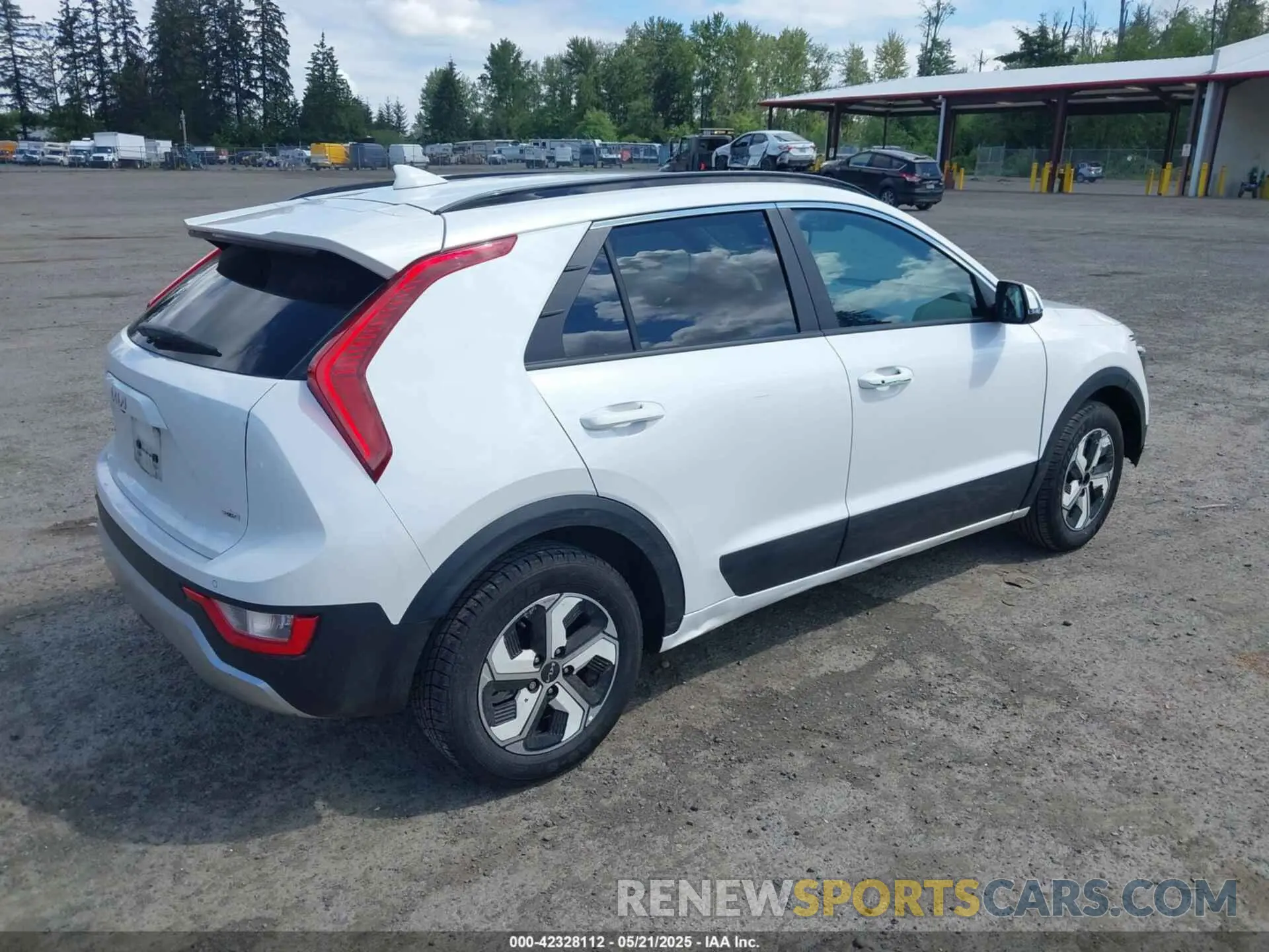 4 Photograph of a damaged car KNDCR3LE1P5084273 KIA NIRO 2023