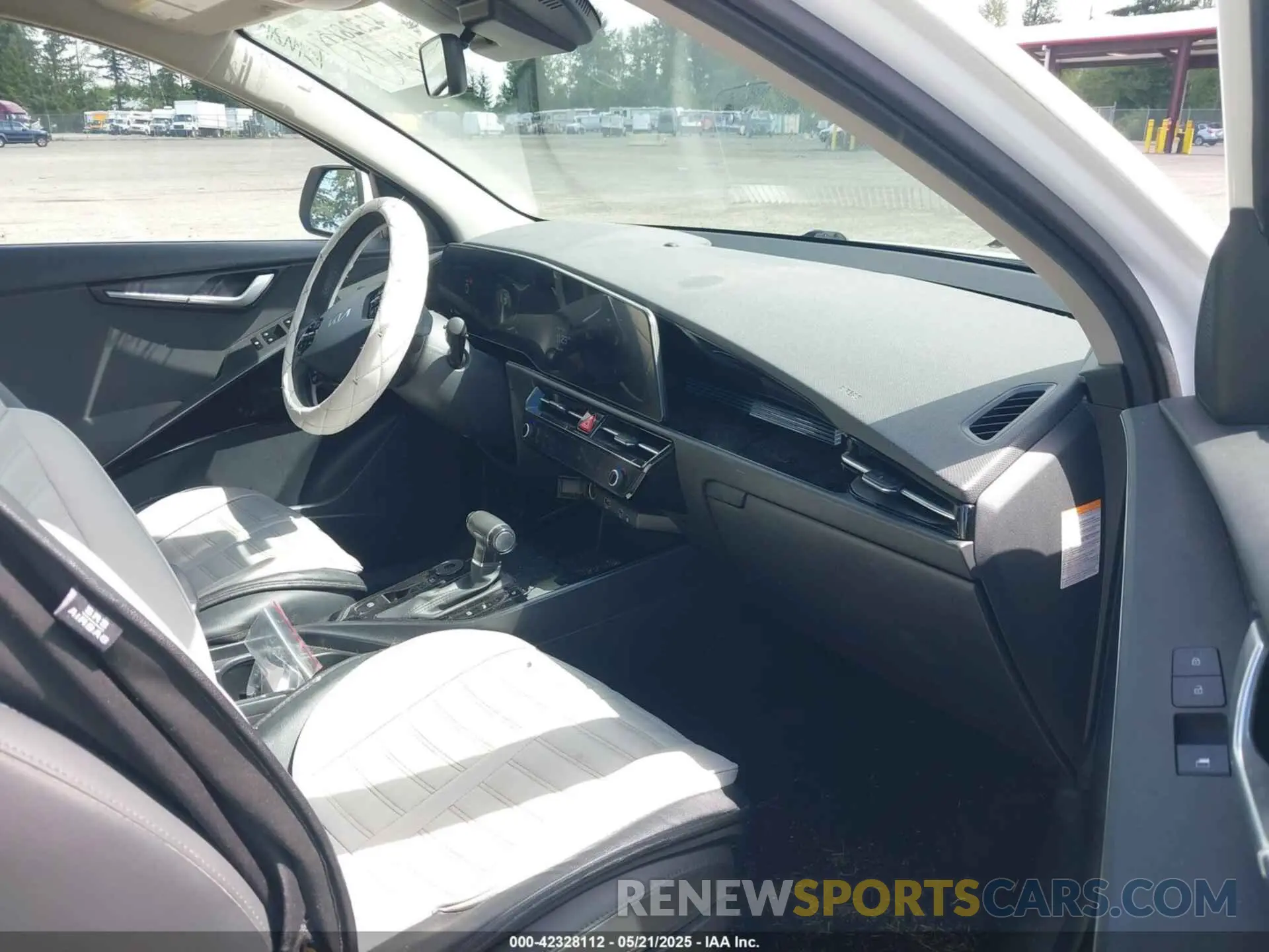 5 Photograph of a damaged car KNDCR3LE1P5084273 KIA NIRO 2023