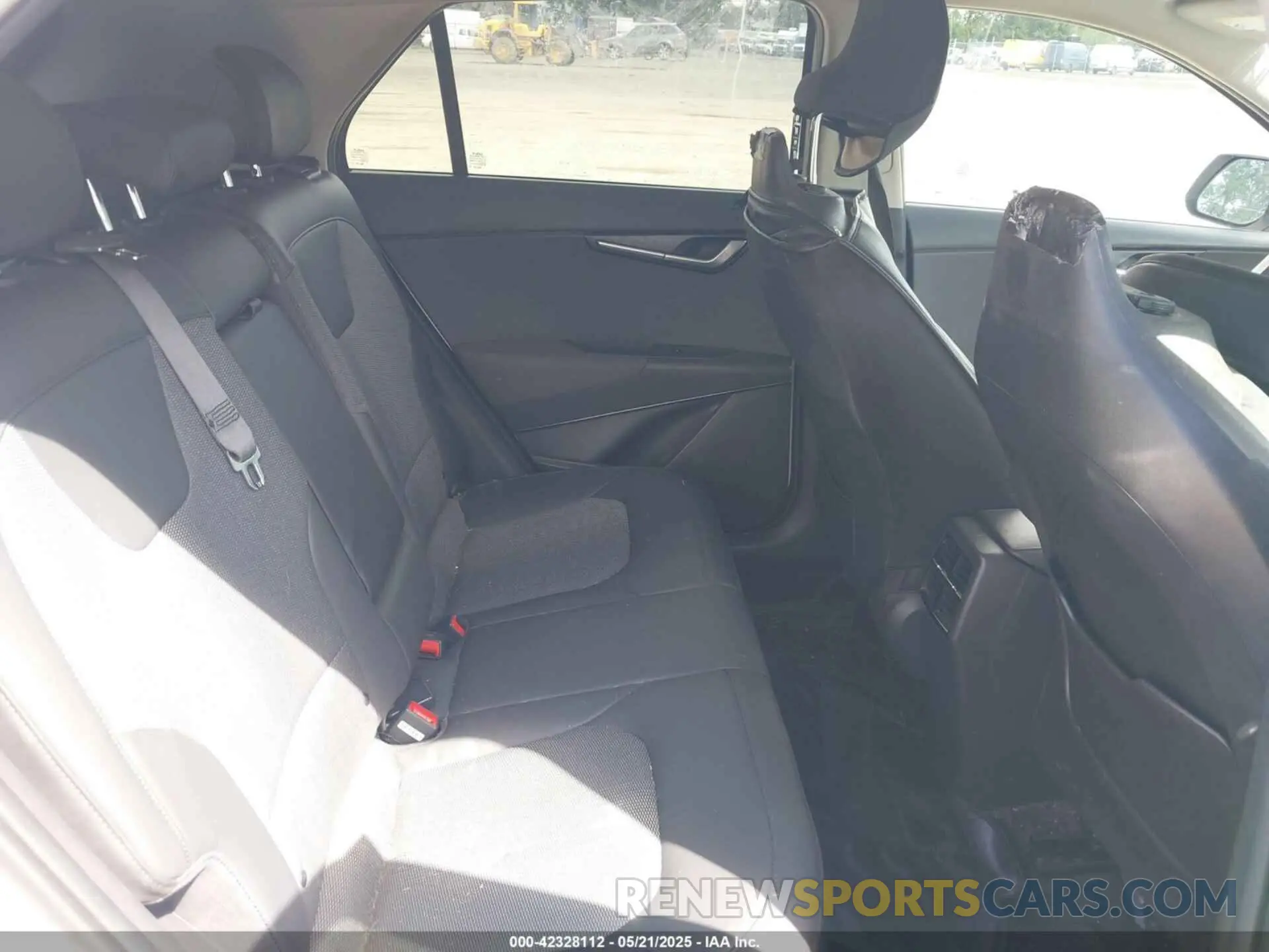 8 Photograph of a damaged car KNDCR3LE1P5084273 KIA NIRO 2023