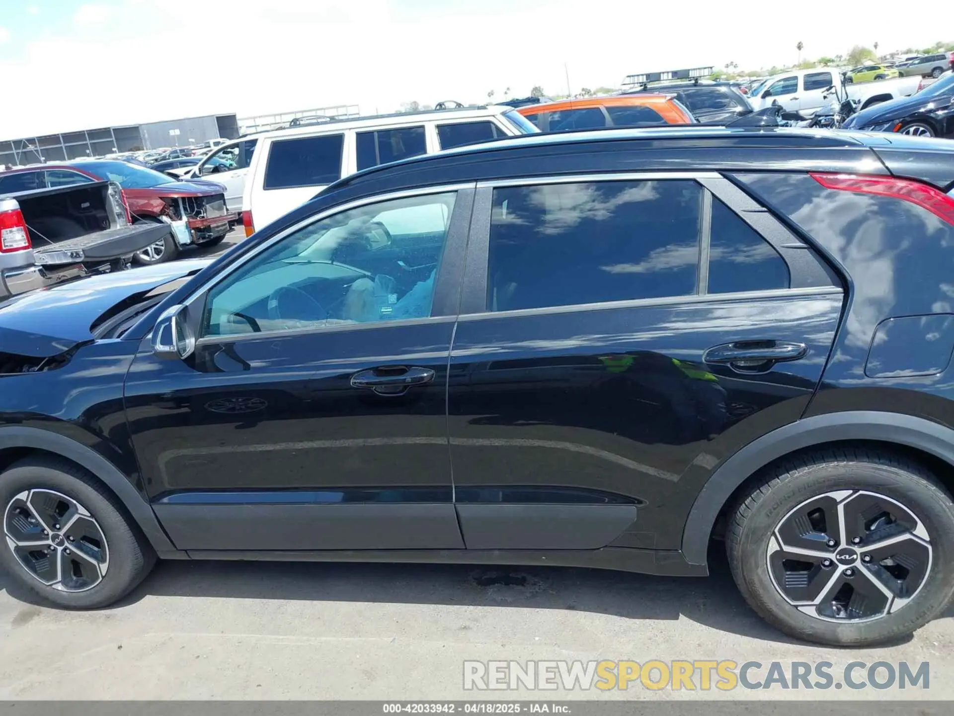 14 Photograph of a damaged car KNDCR3LE1P5100018 KIA NIRO 2023