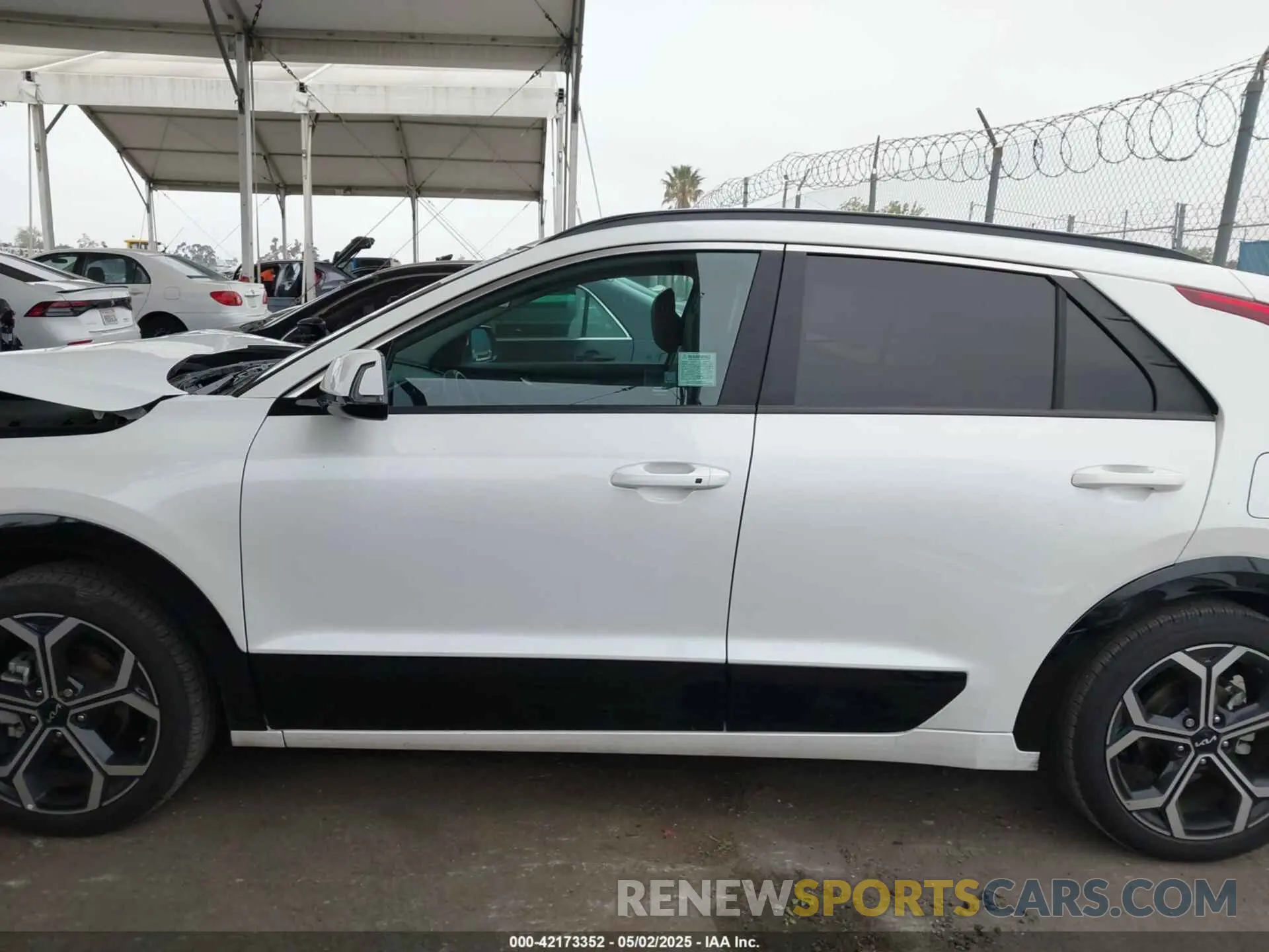 15 Photograph of a damaged car KNDCR3LE1P5103369 KIA NIRO 2023