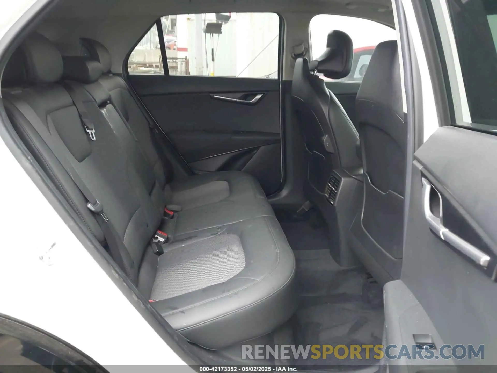 8 Photograph of a damaged car KNDCR3LE1P5103369 KIA NIRO 2023