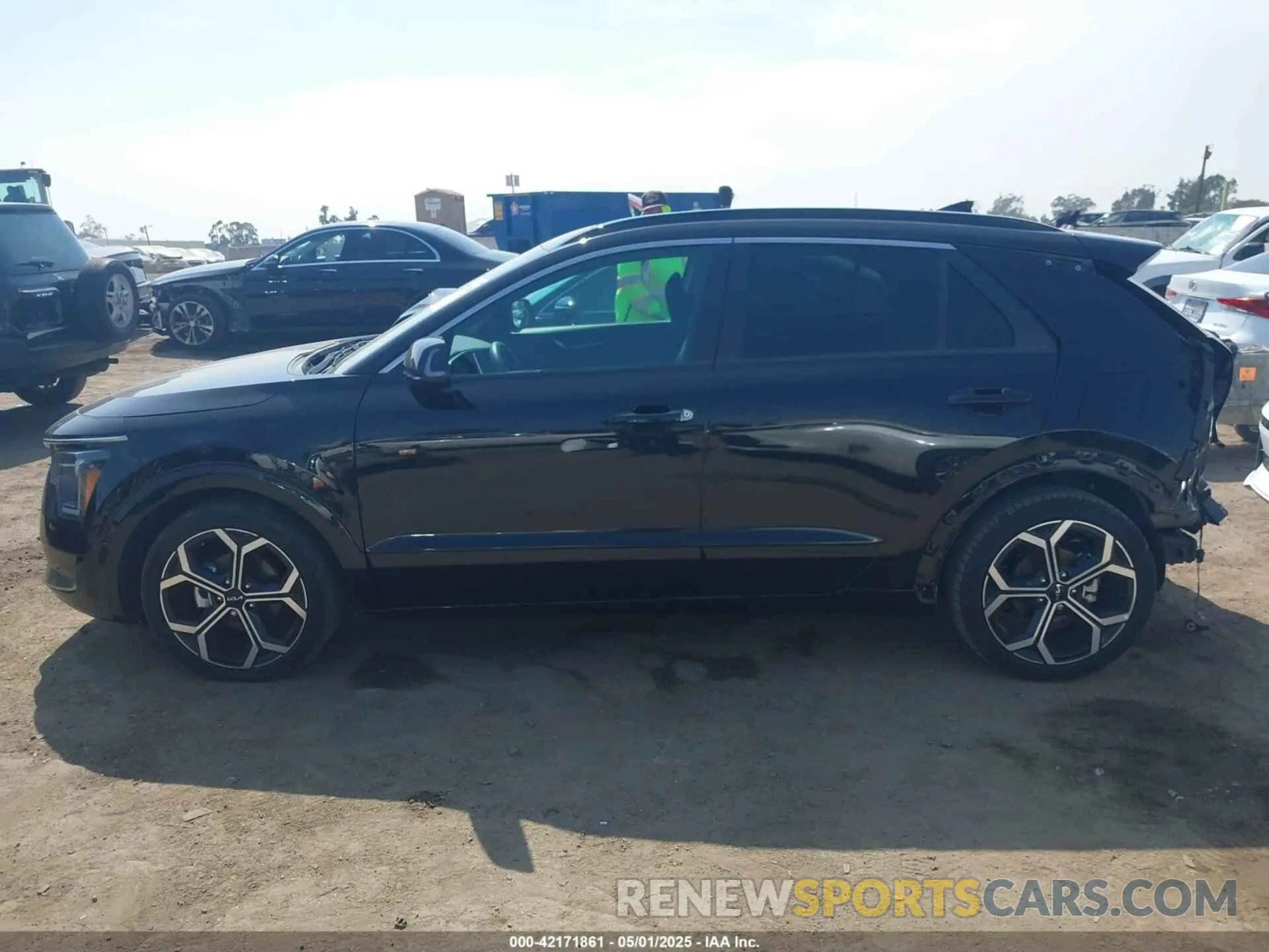 15 Photograph of a damaged car KNDCR3LE2P5037544 KIA NIRO 2023