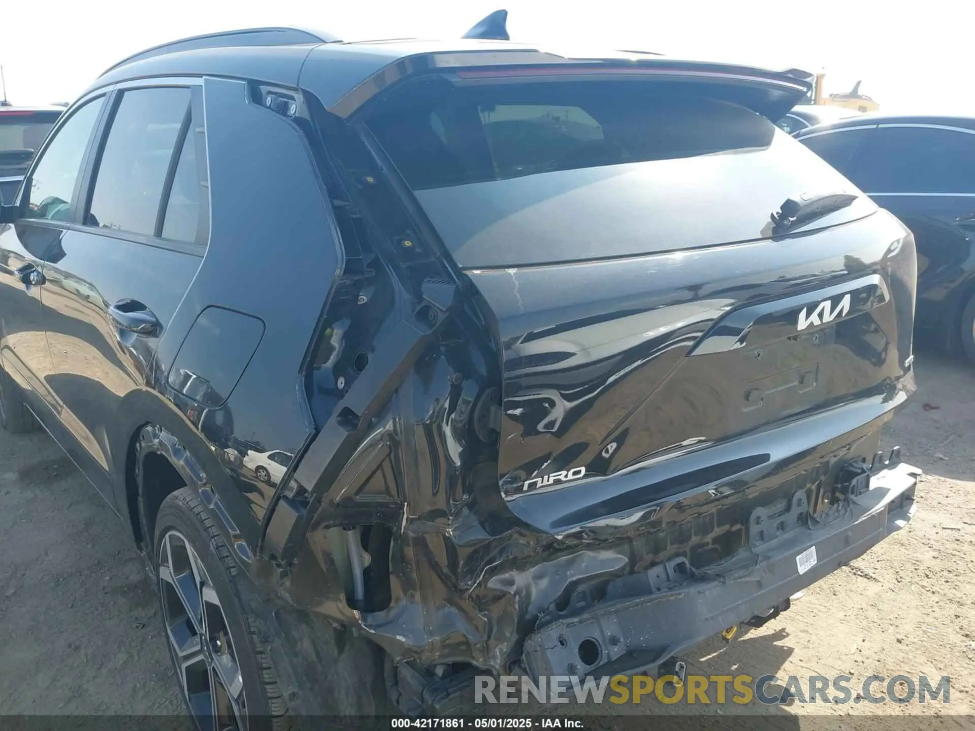 6 Photograph of a damaged car KNDCR3LE2P5037544 KIA NIRO 2023