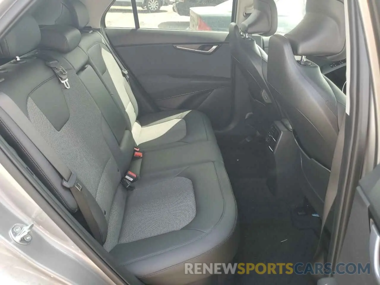 11 Photograph of a damaged car KNDCR3LE2P5049144 KIA NIRO 2023