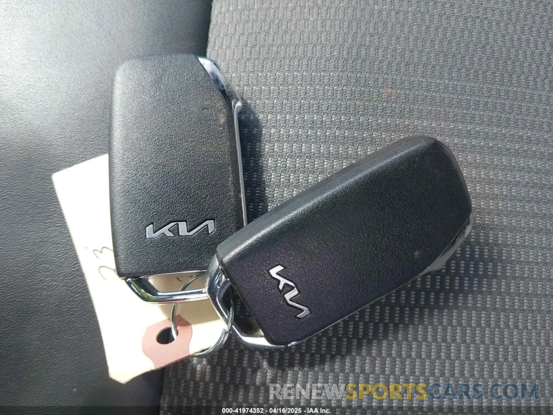 11 Photograph of a damaged car KNDCR3LE3P5044602 KIA NIRO 2023