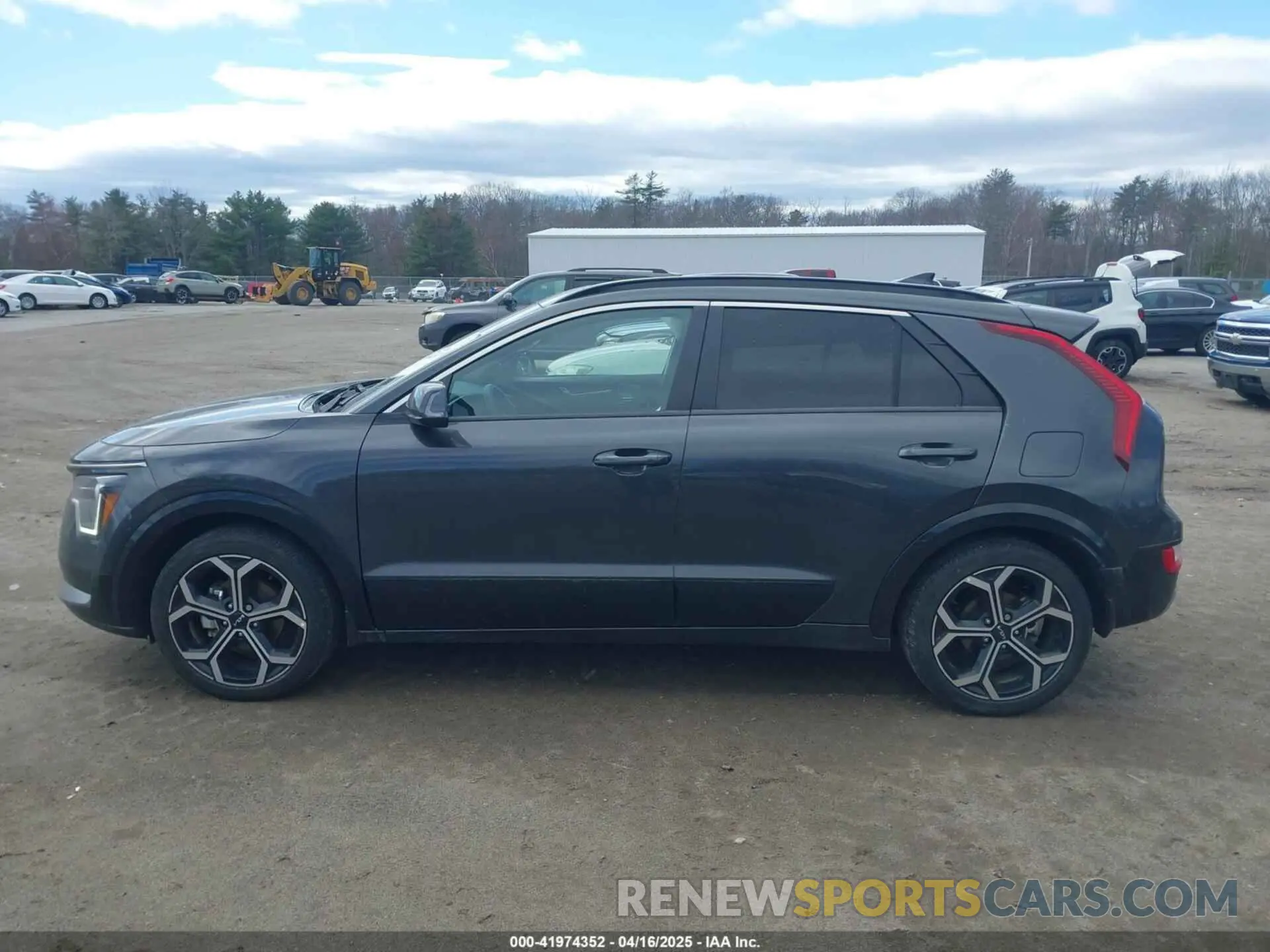 14 Photograph of a damaged car KNDCR3LE3P5044602 KIA NIRO 2023