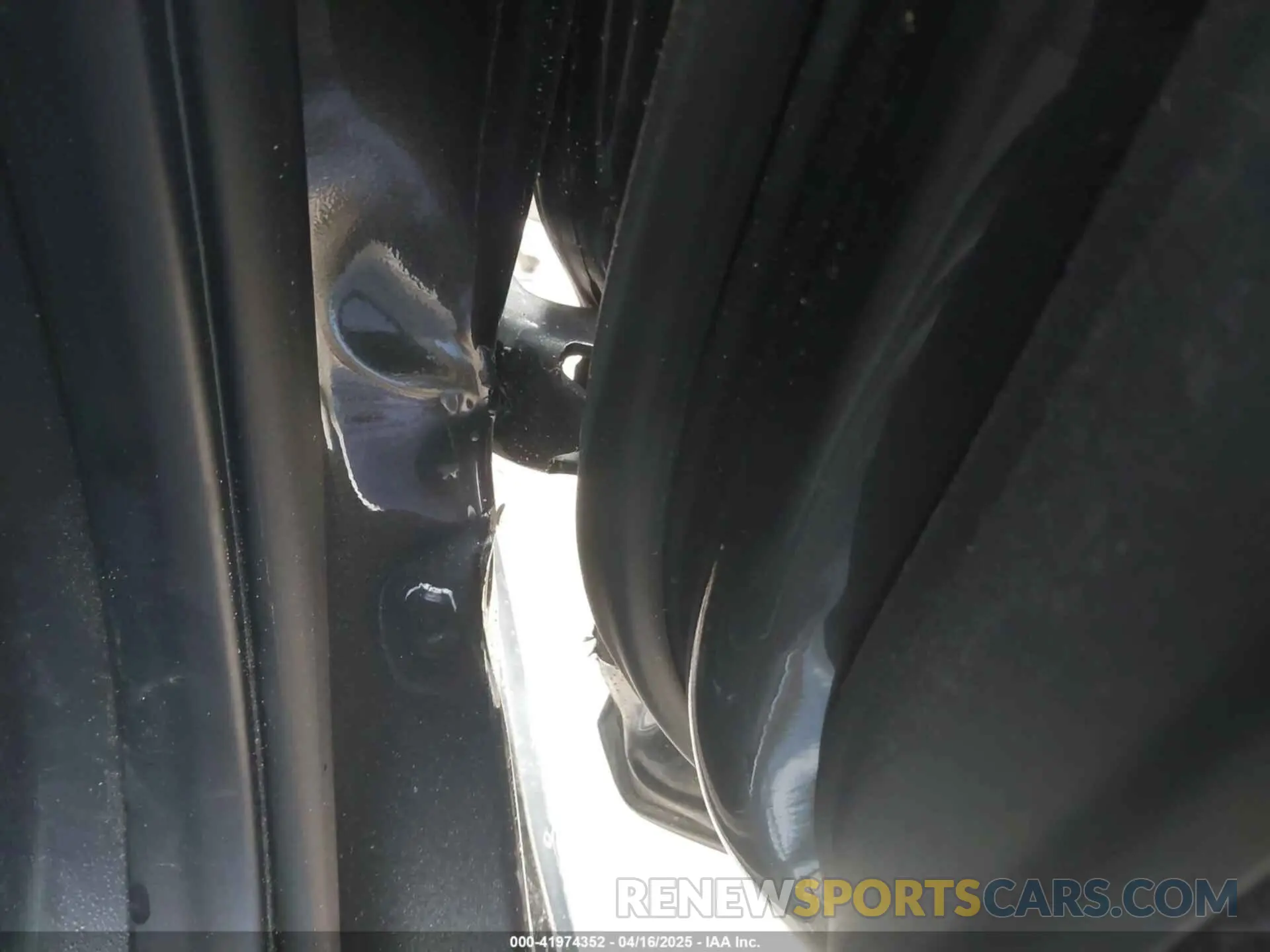 17 Photograph of a damaged car KNDCR3LE3P5044602 KIA NIRO 2023