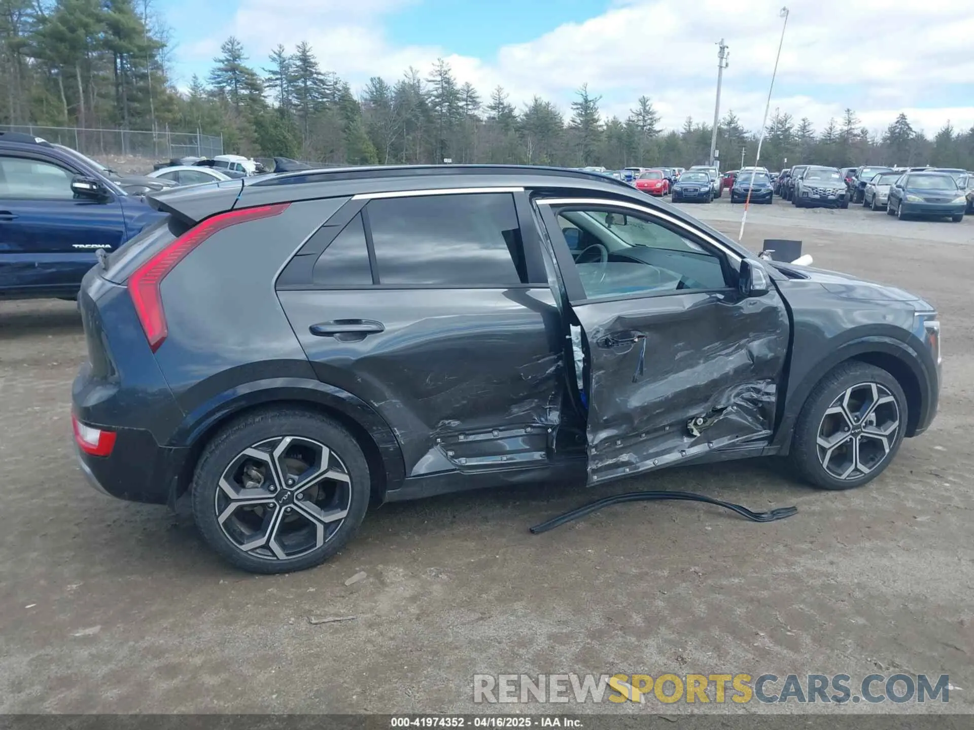 6 Photograph of a damaged car KNDCR3LE3P5044602 KIA NIRO 2023