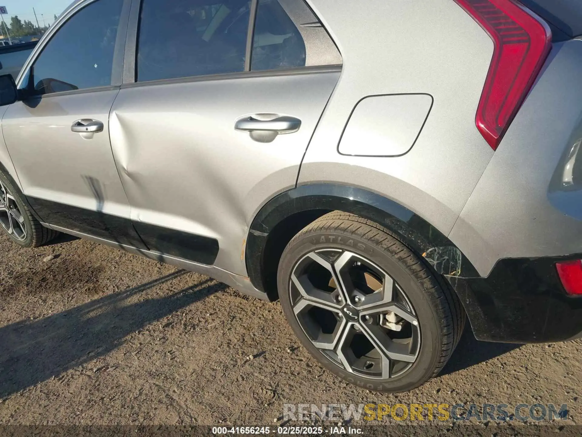 17 Photograph of a damaged car KNDCR3LE3P5093377 KIA NIRO 2023