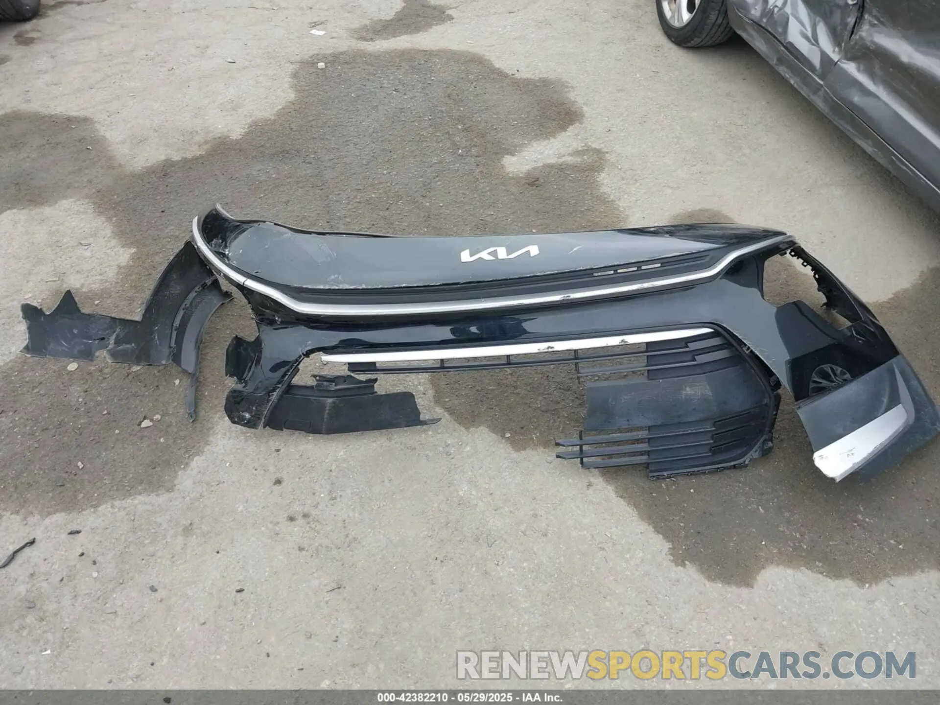12 Photograph of a damaged car KNDCR3LE6P5050216 KIA NIRO 2023