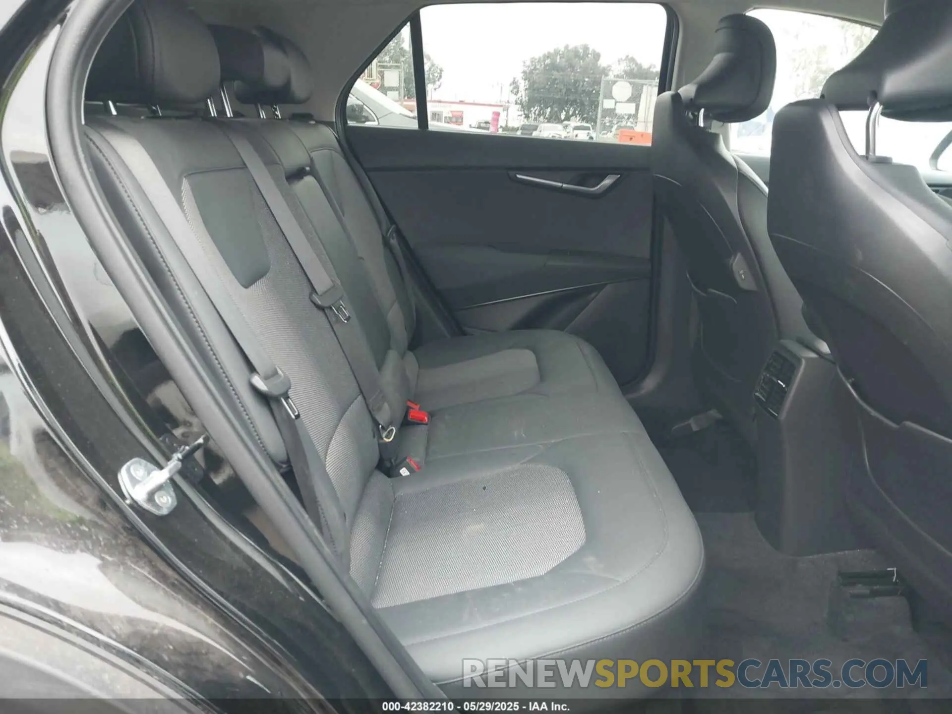 8 Photograph of a damaged car KNDCR3LE6P5050216 KIA NIRO 2023