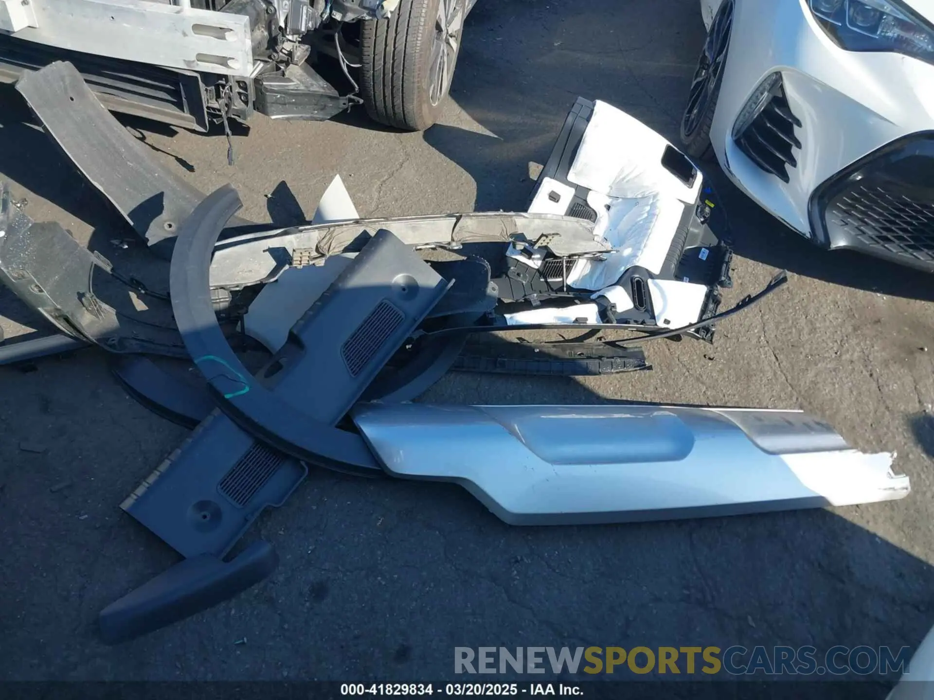 17 Photograph of a damaged car KNDCR3LE6P5051446 KIA NIRO 2023