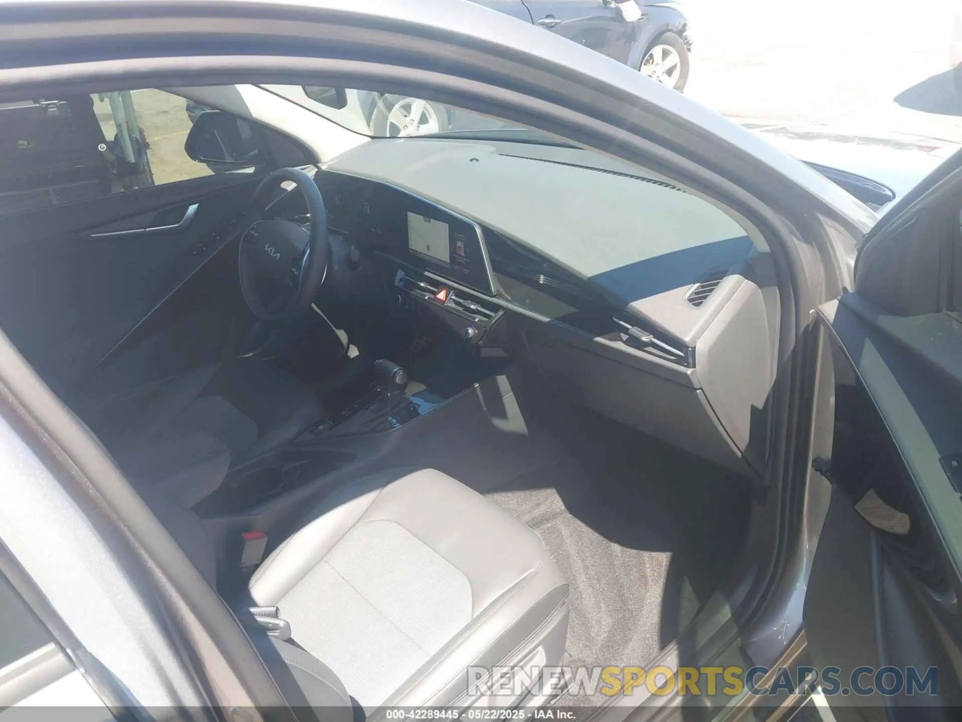 5 Photograph of a damaged car KNDCR3LE7P5058017 KIA NIRO 2023