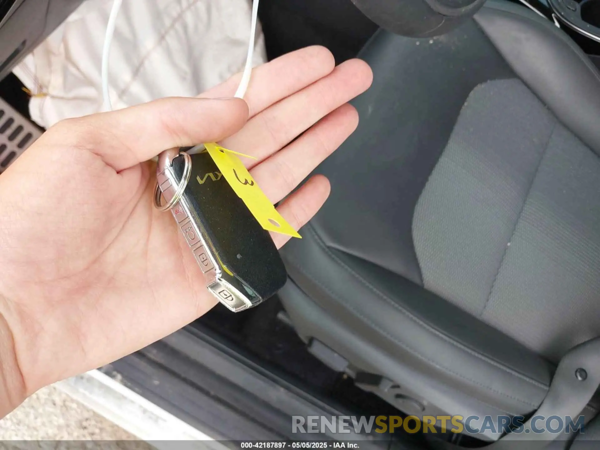 11 Photograph of a damaged car KNDCR3LE7P5060883 KIA NIRO 2023