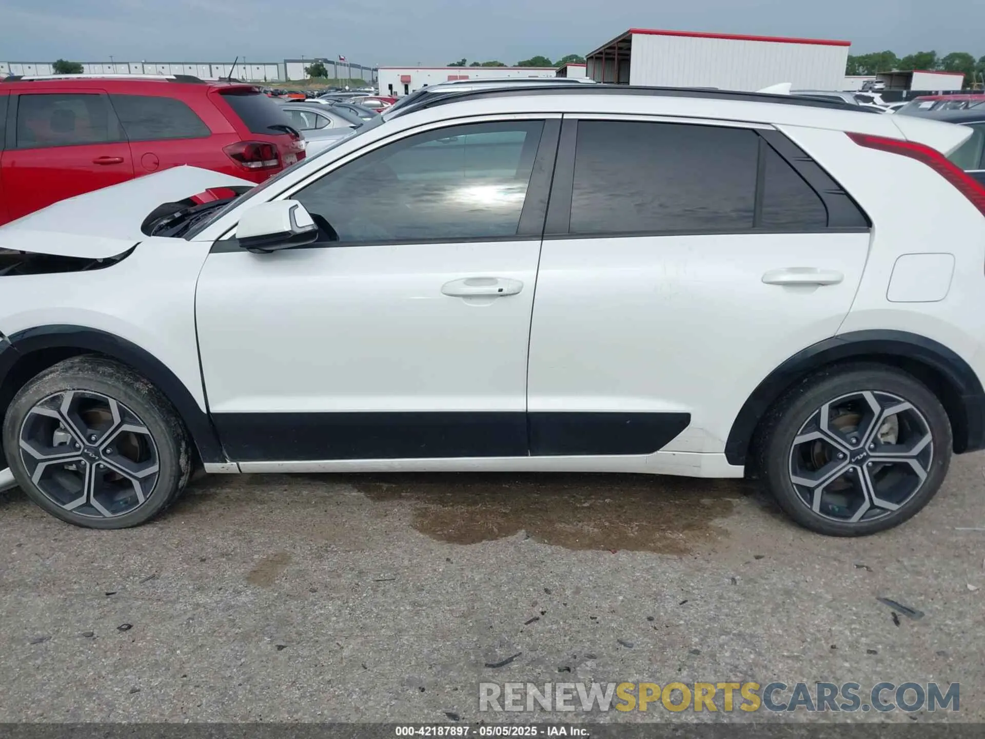 14 Photograph of a damaged car KNDCR3LE7P5060883 KIA NIRO 2023