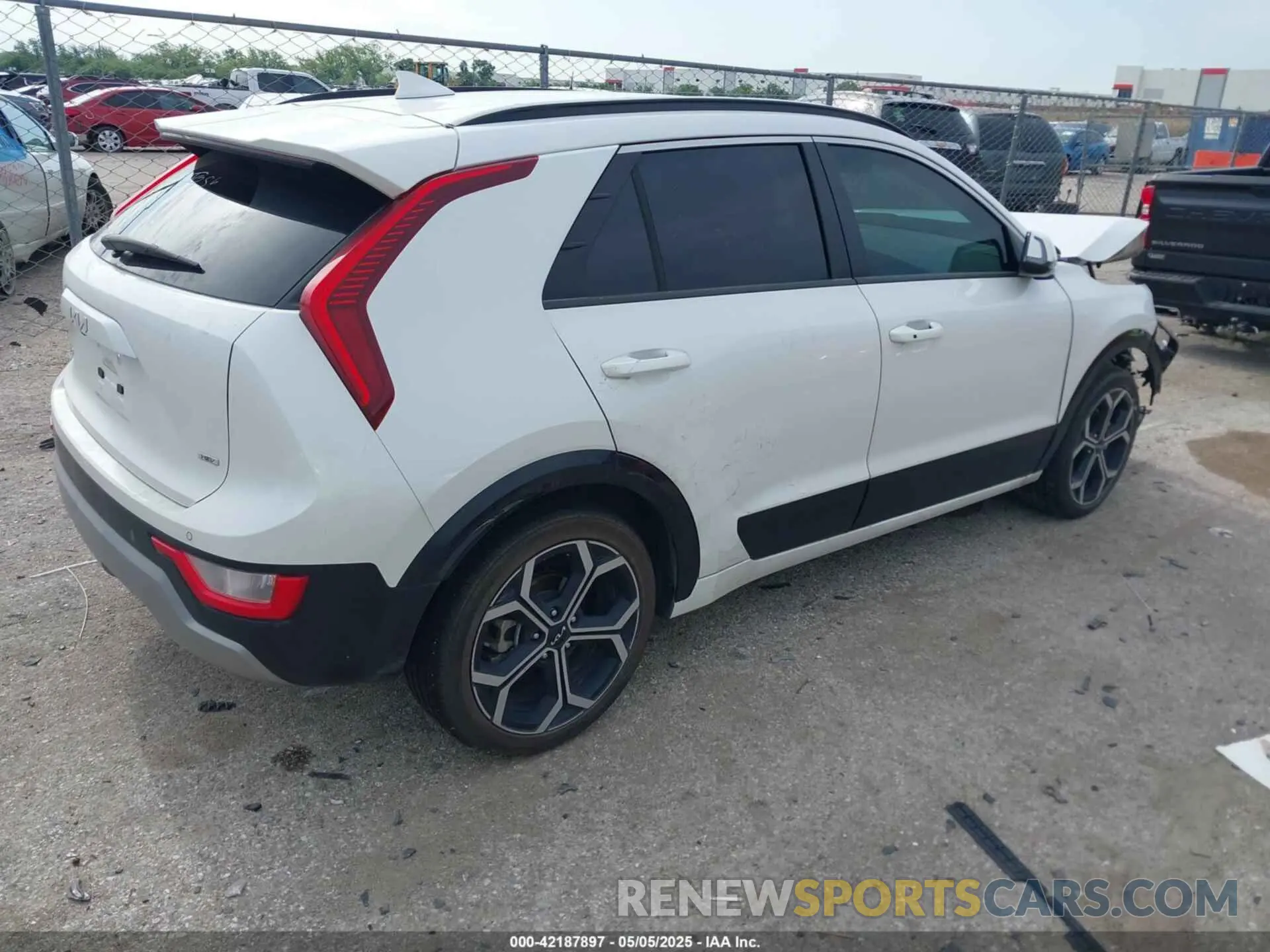 4 Photograph of a damaged car KNDCR3LE7P5060883 KIA NIRO 2023