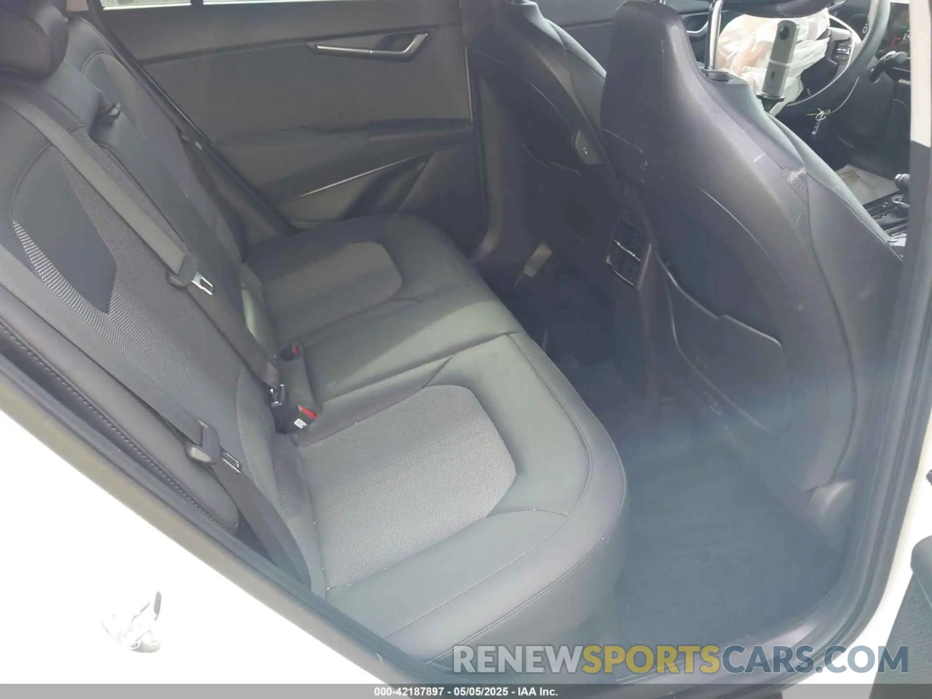 8 Photograph of a damaged car KNDCR3LE7P5060883 KIA NIRO 2023