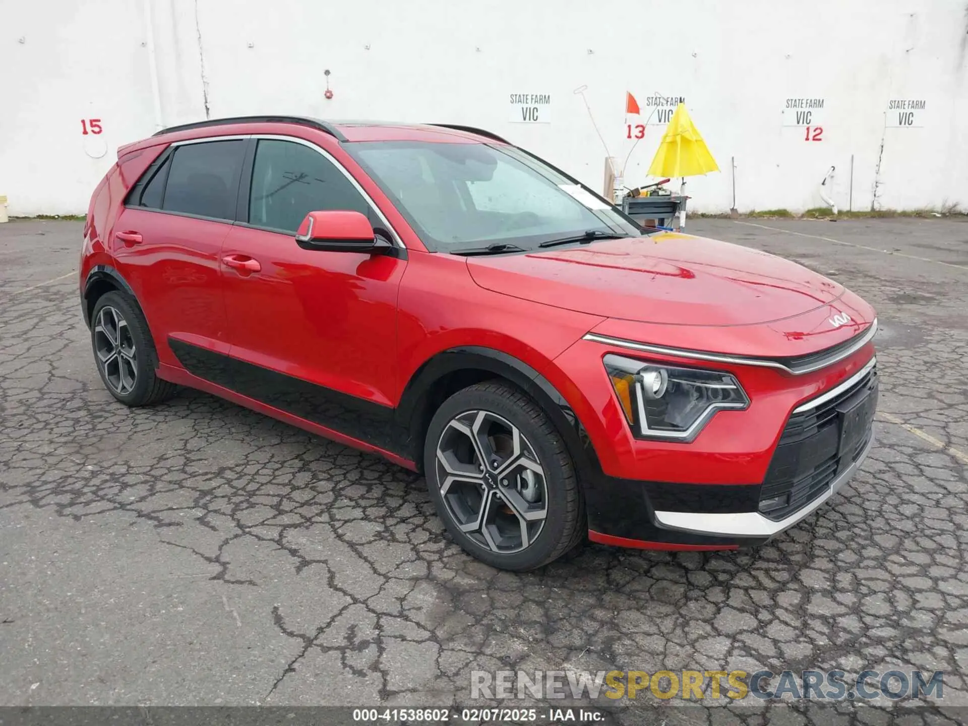 1 Photograph of a damaged car KNDCR3LE8P5040383 KIA NIRO 2023