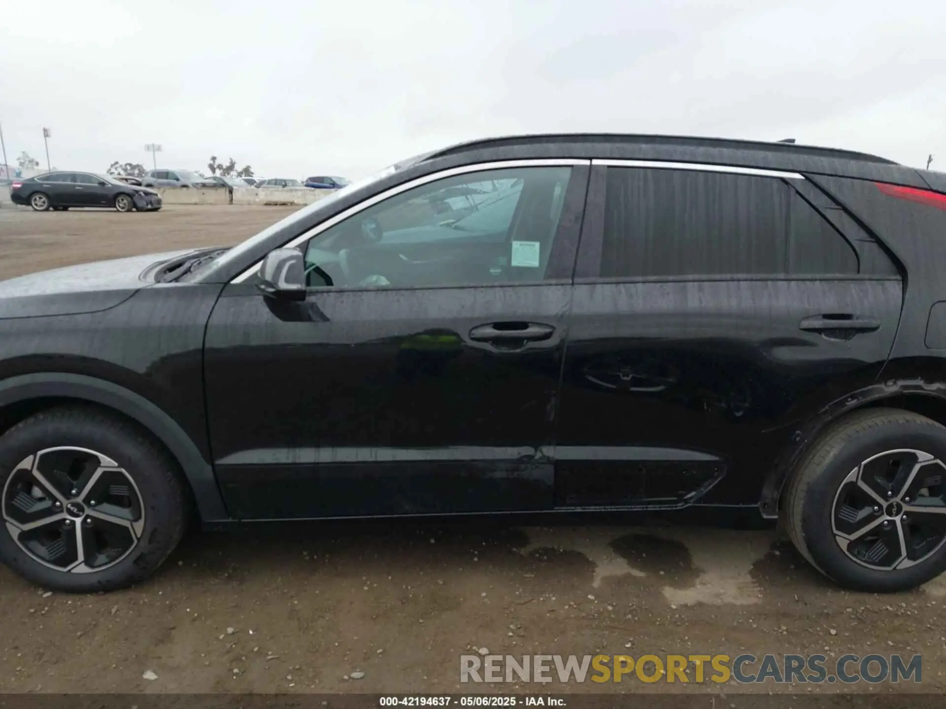14 Photograph of a damaged car KNDCR3LE8P5086327 KIA NIRO 2023