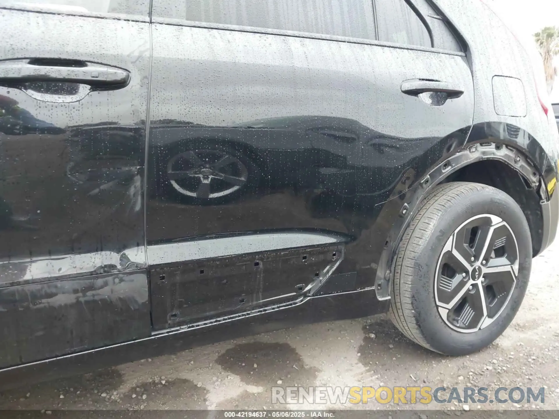 17 Photograph of a damaged car KNDCR3LE8P5086327 KIA NIRO 2023