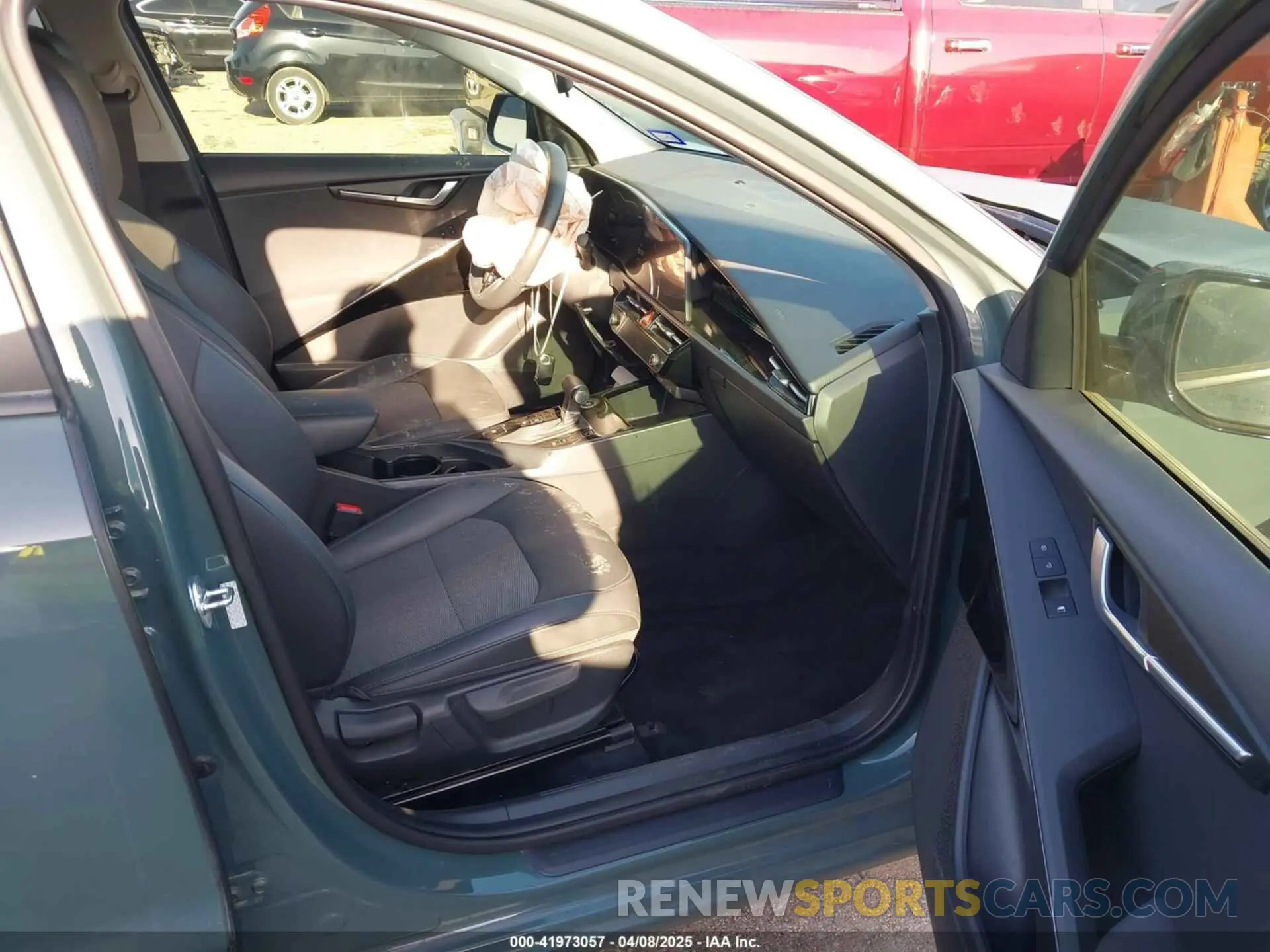 5 Photograph of a damaged car KNDCR3LE9P5037508 KIA NIRO 2023
