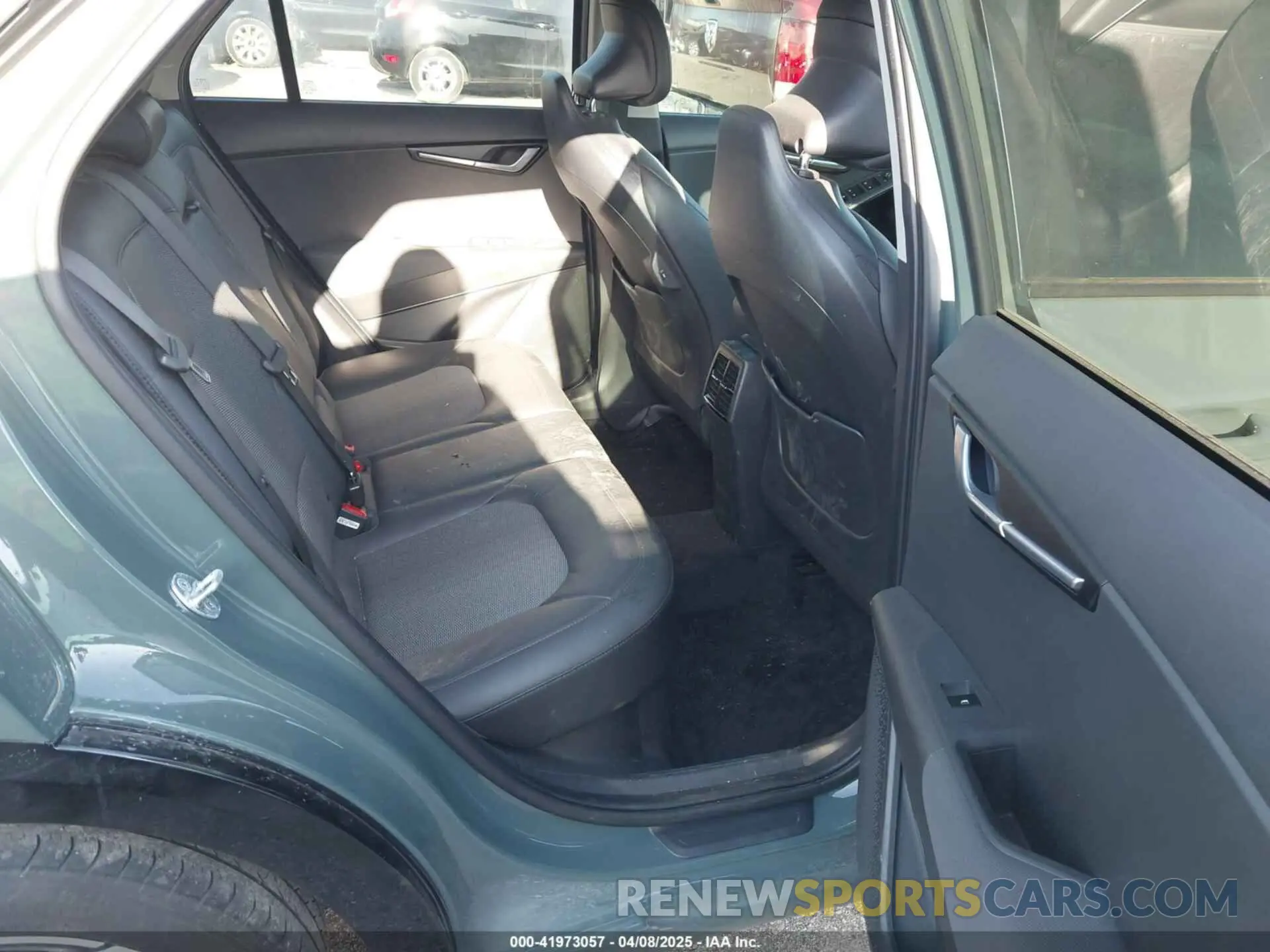 8 Photograph of a damaged car KNDCR3LE9P5037508 KIA NIRO 2023