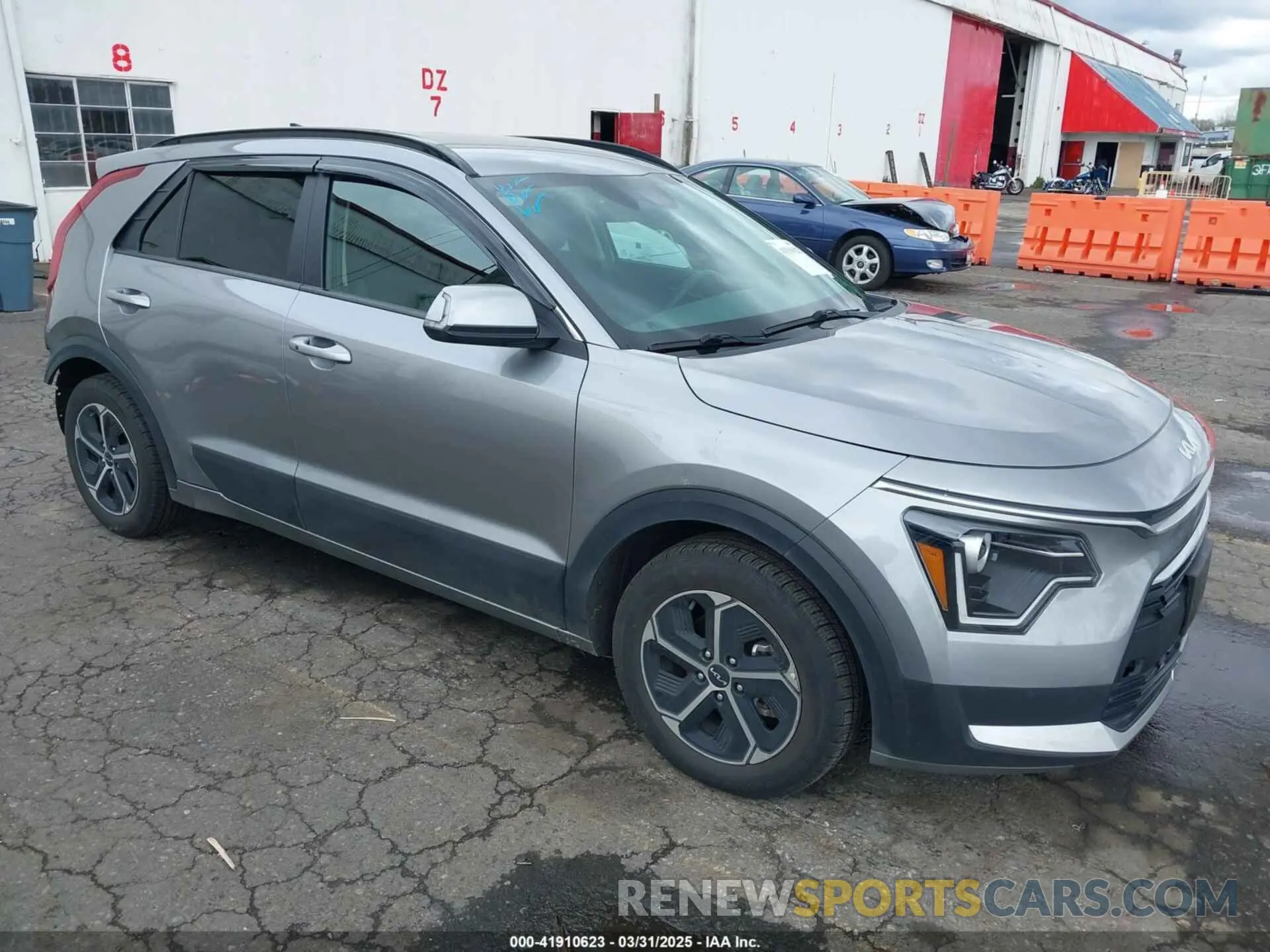 1 Photograph of a damaged car KNDCR3LEXP5083347 KIA NIRO 2023