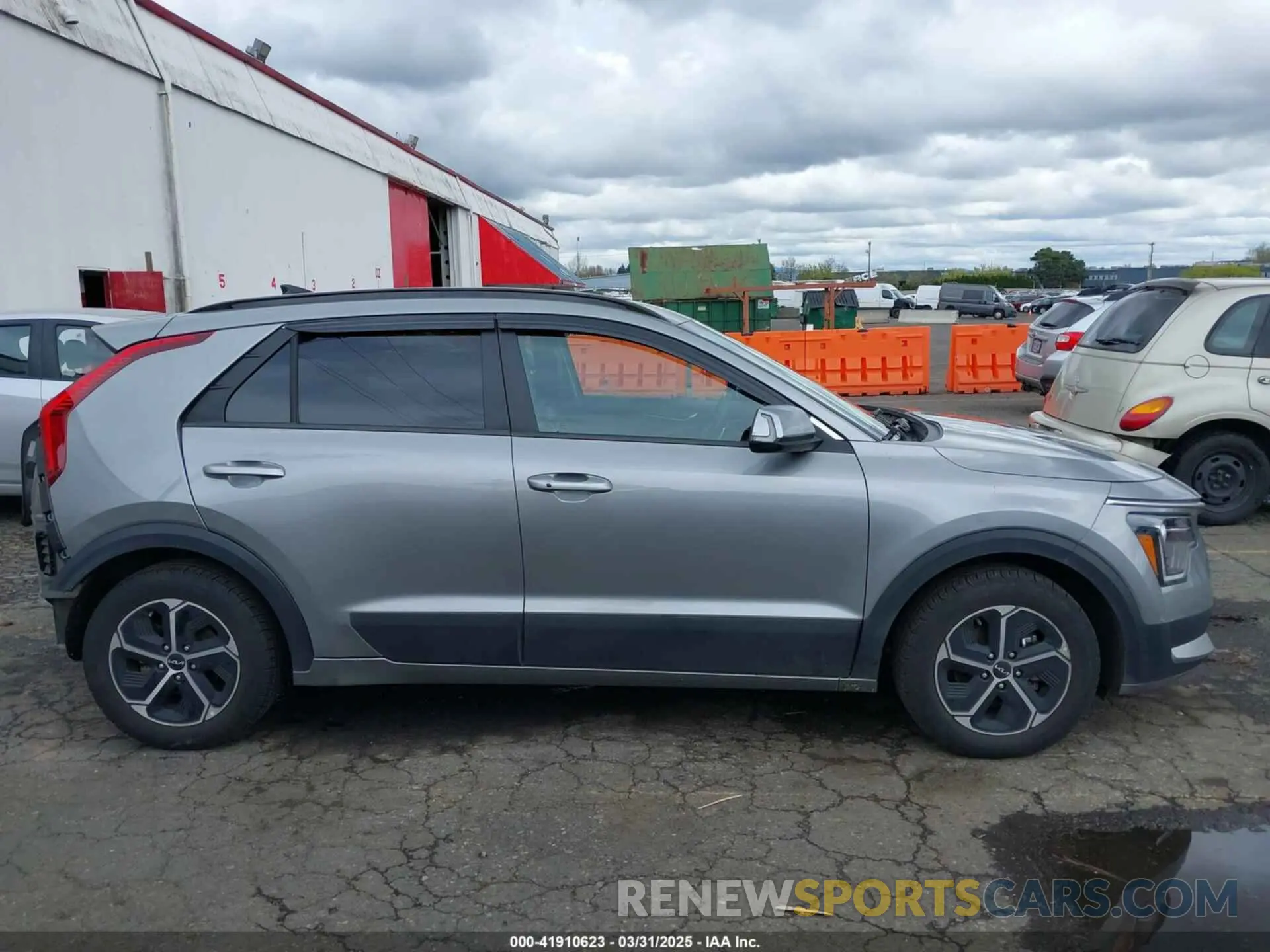 14 Photograph of a damaged car KNDCR3LEXP5083347 KIA NIRO 2023