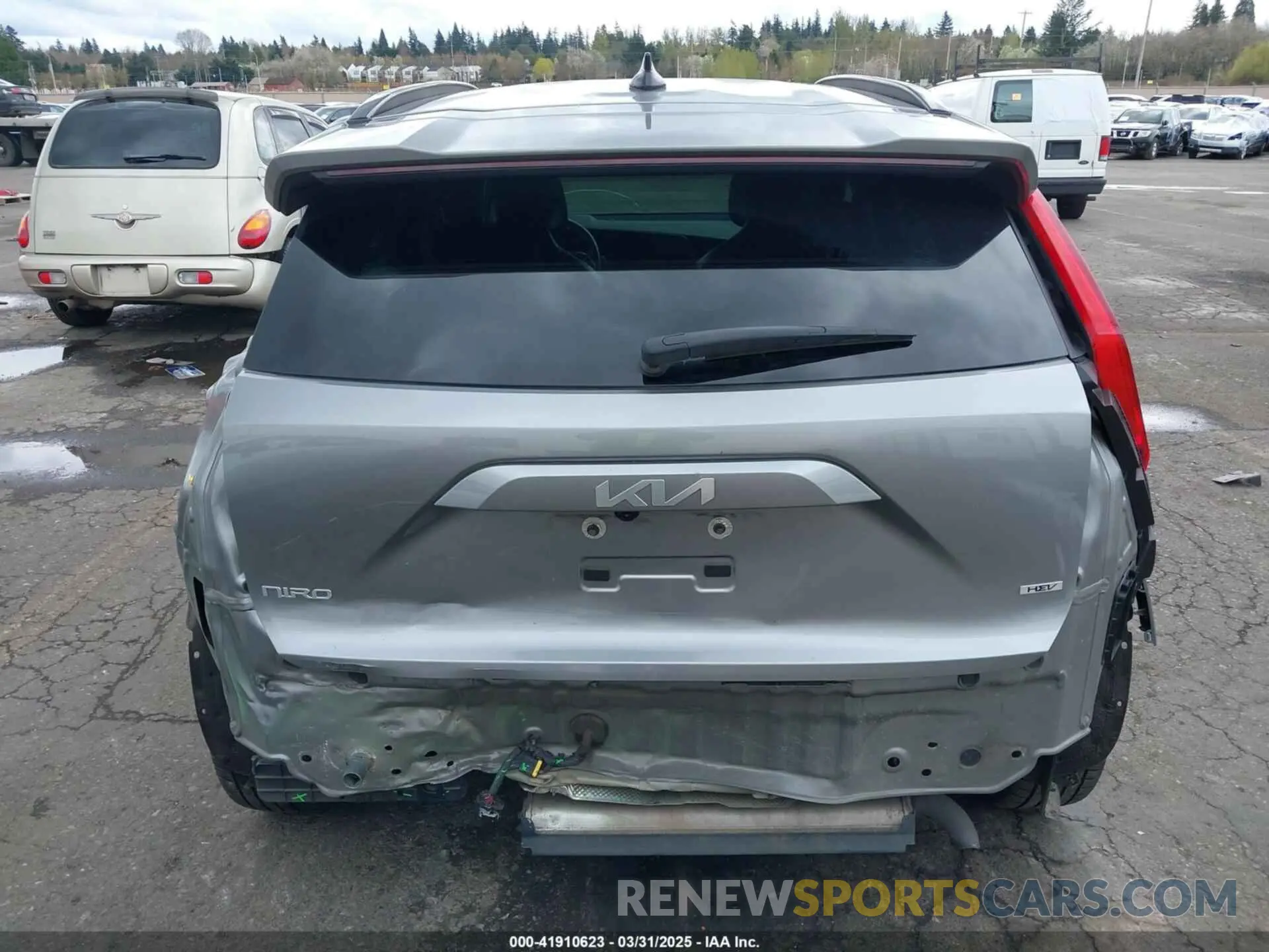 17 Photograph of a damaged car KNDCR3LEXP5083347 KIA NIRO 2023