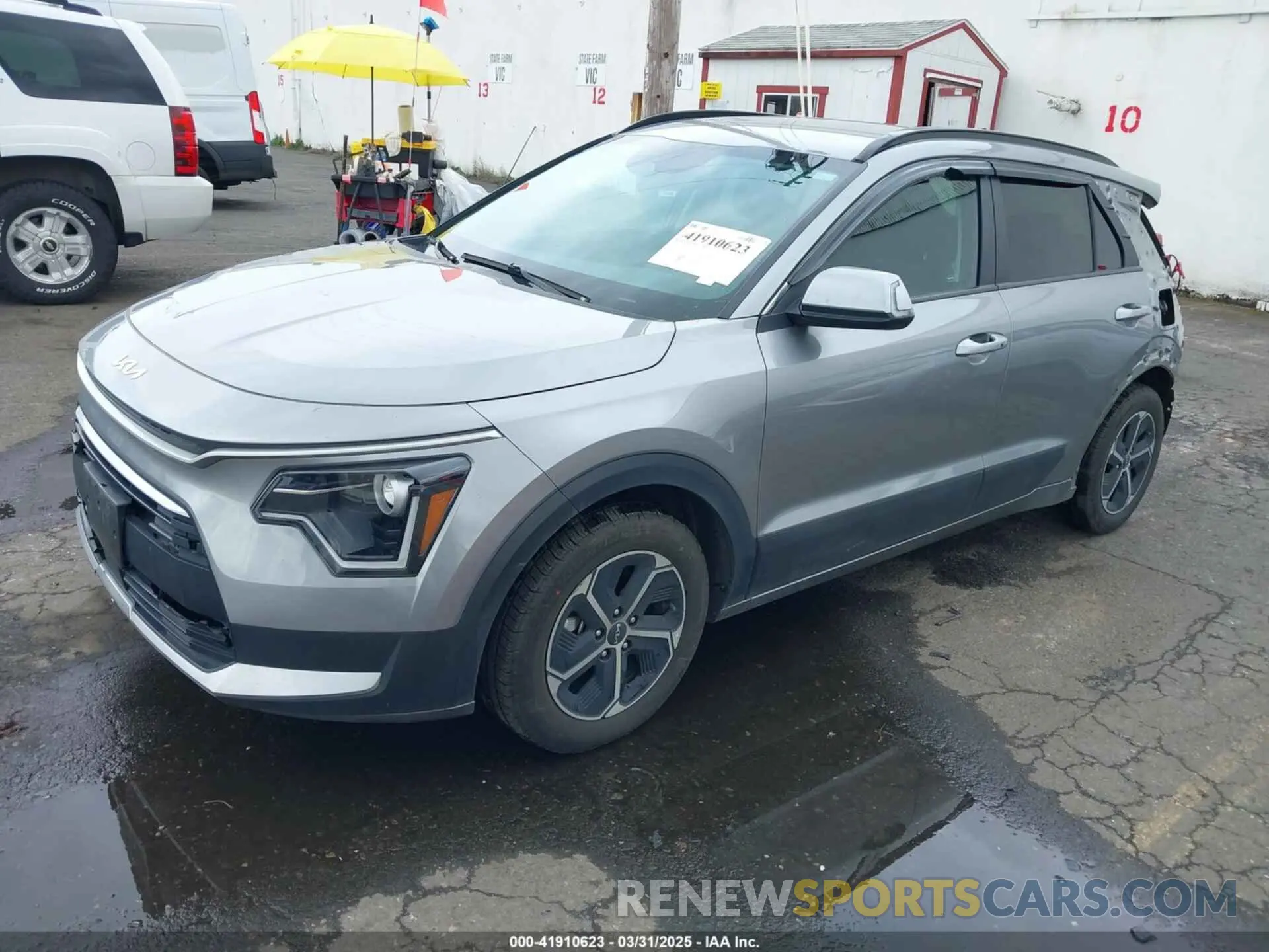 2 Photograph of a damaged car KNDCR3LEXP5083347 KIA NIRO 2023