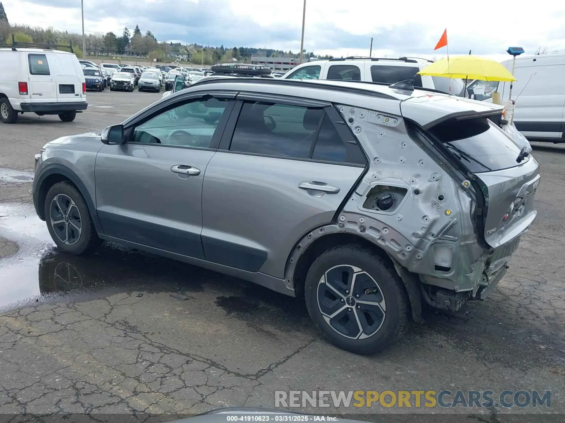 3 Photograph of a damaged car KNDCR3LEXP5083347 KIA NIRO 2023