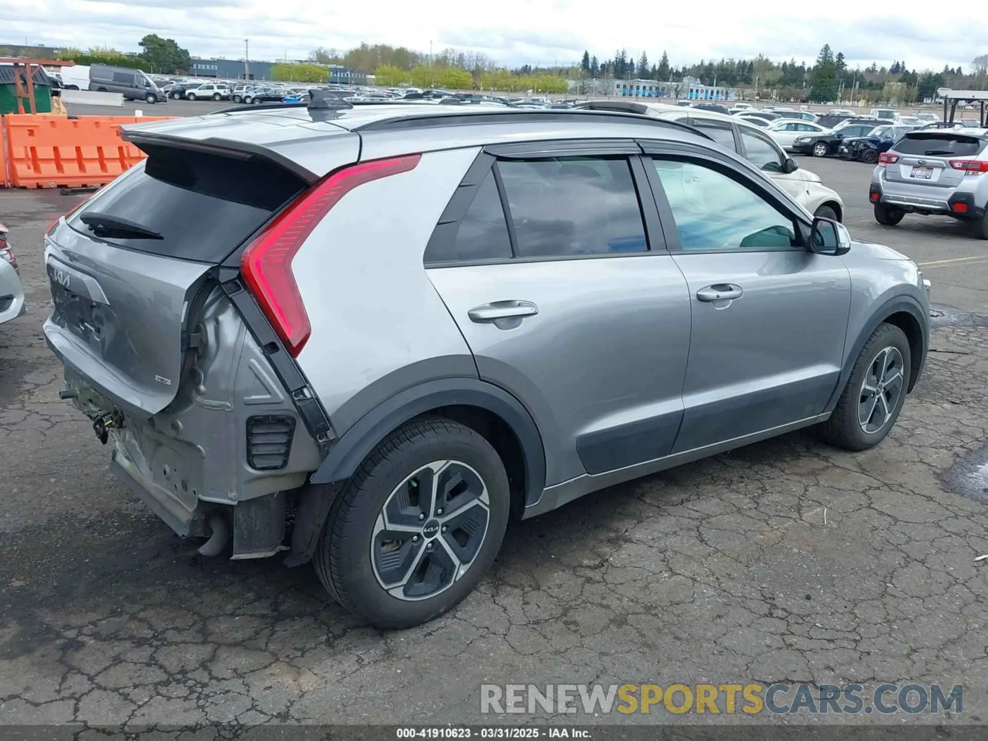 4 Photograph of a damaged car KNDCR3LEXP5083347 KIA NIRO 2023