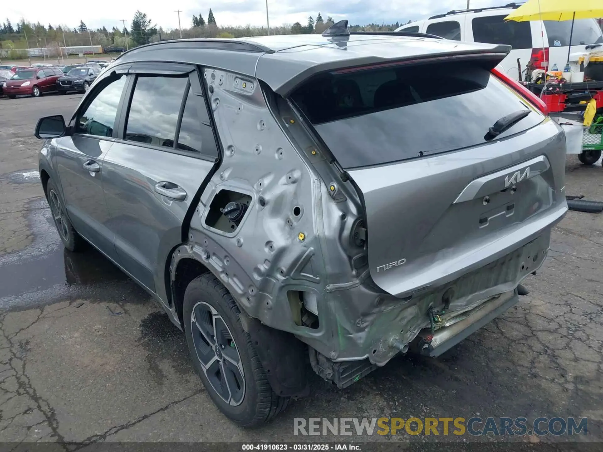6 Photograph of a damaged car KNDCR3LEXP5083347 KIA NIRO 2023